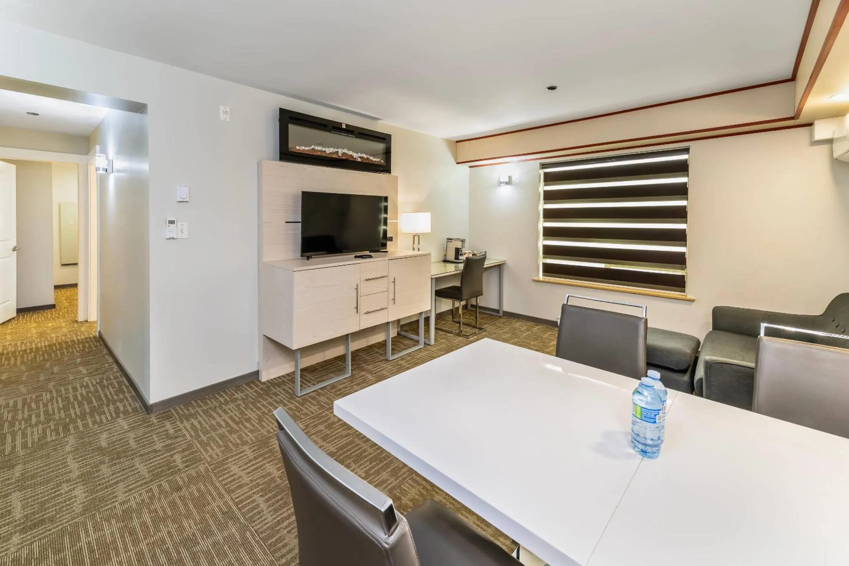 Bedroom in Quality Inn Sunshine Suites