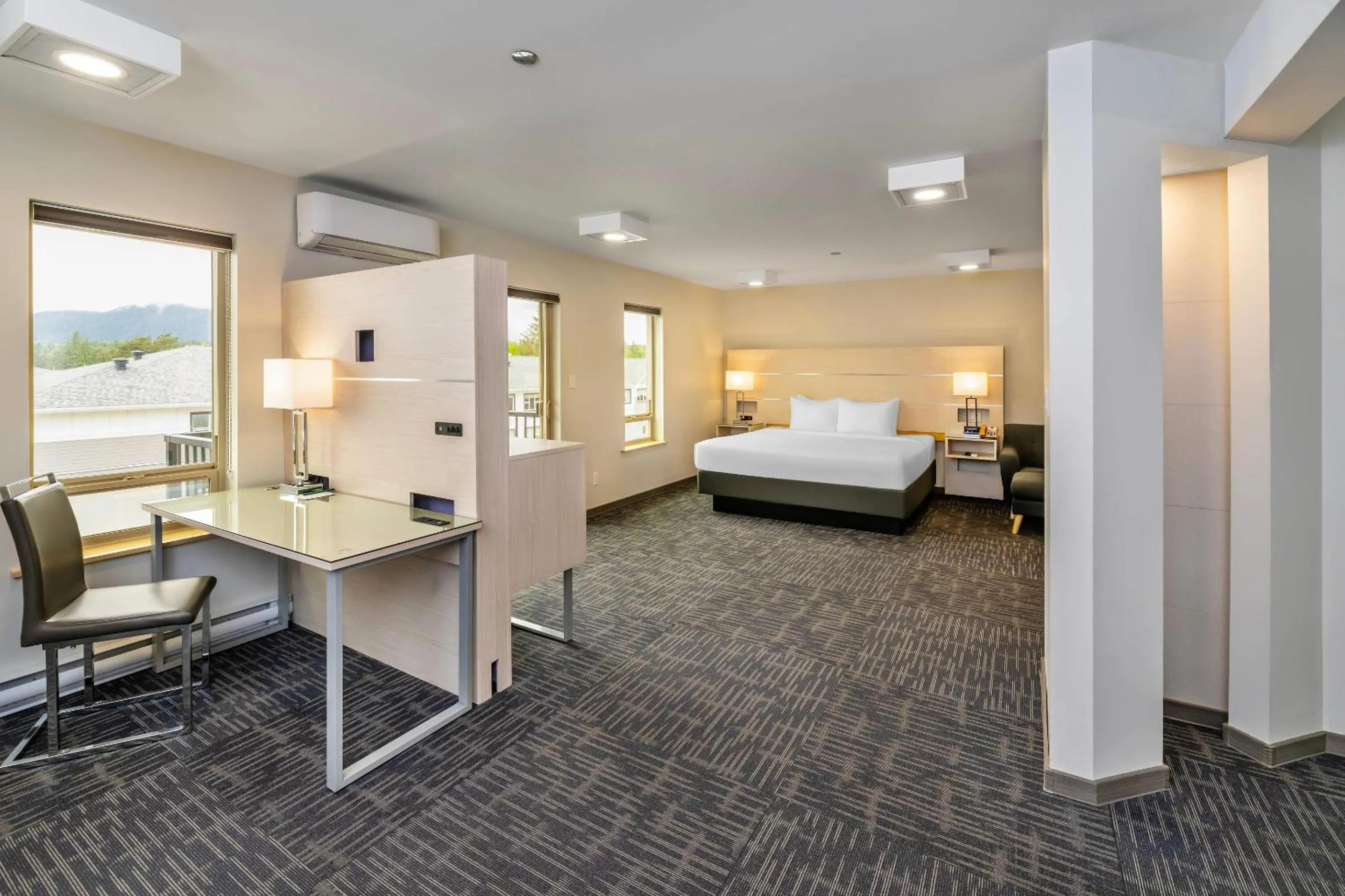 Bedroom, Bed in Quality Inn Sunshine Suites