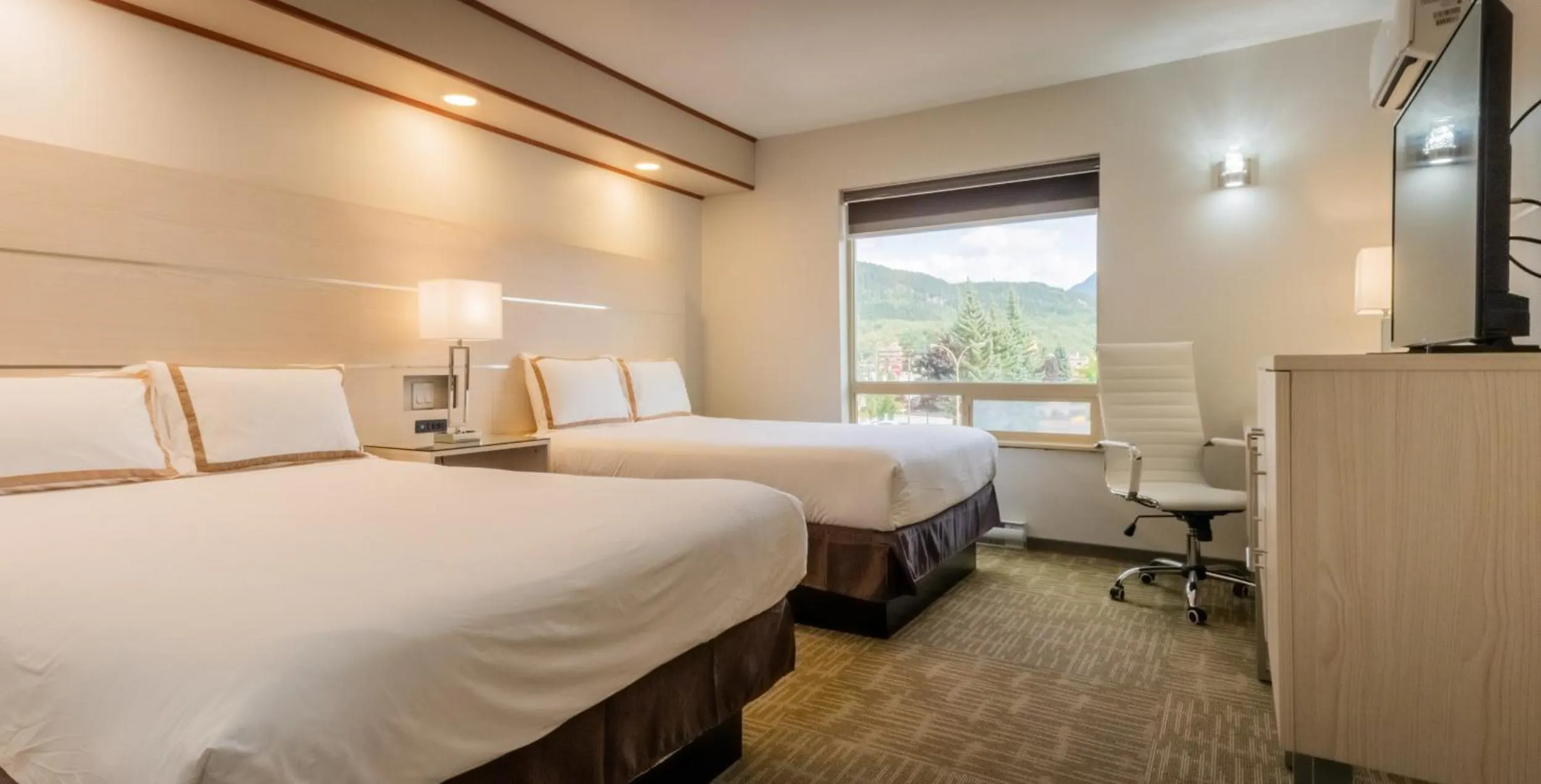 Bed in Quality Inn Sunshine Suites