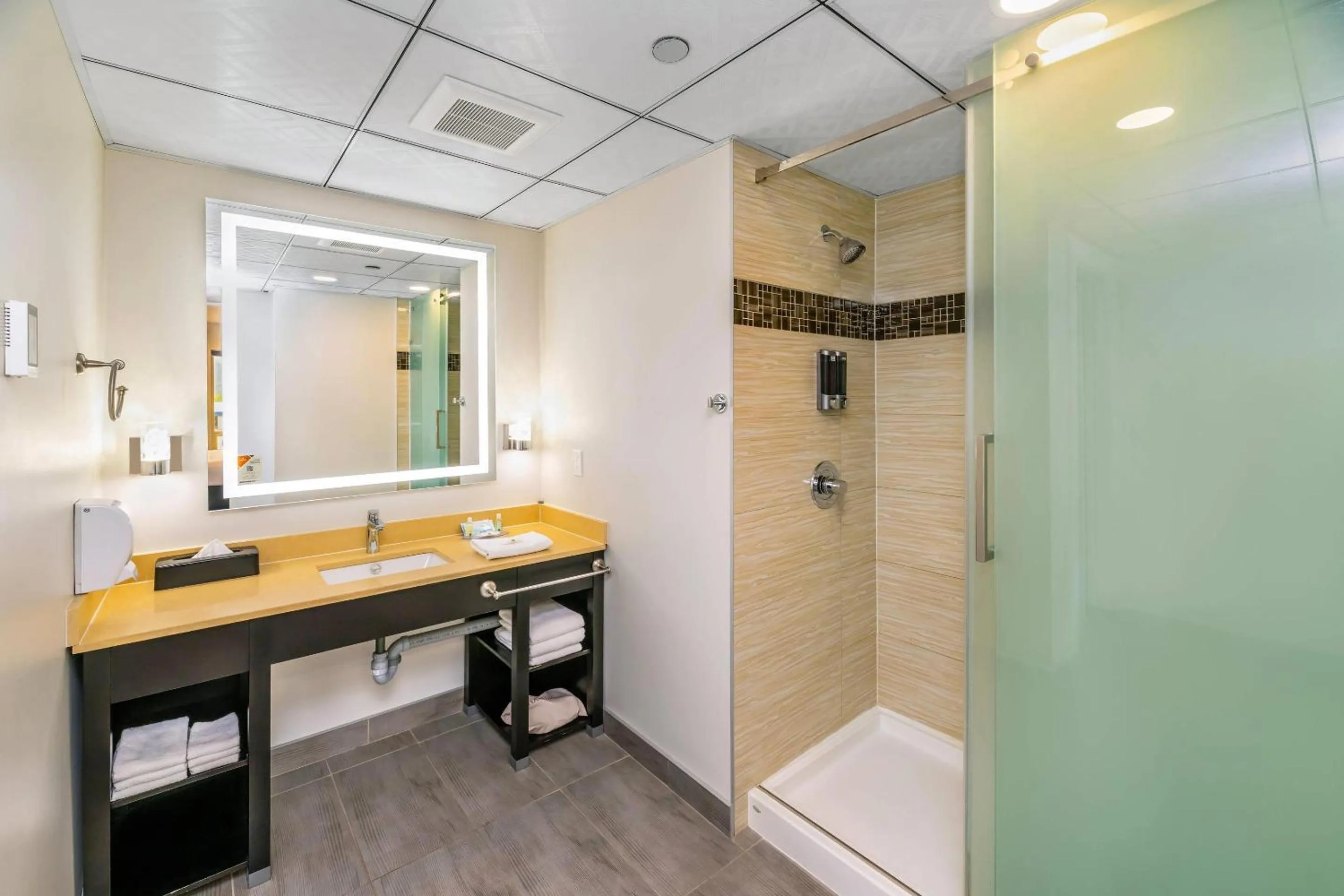 Bedroom in Quality Inn Sunshine Suites