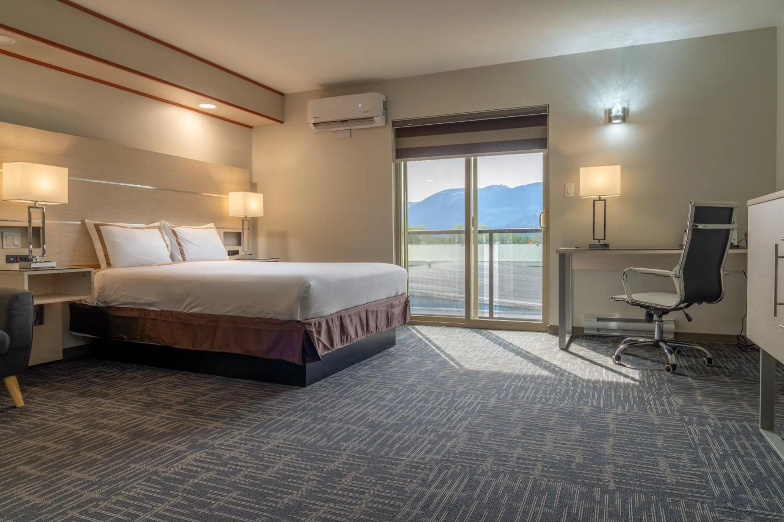 Bed in Quality Inn Sunshine Suites