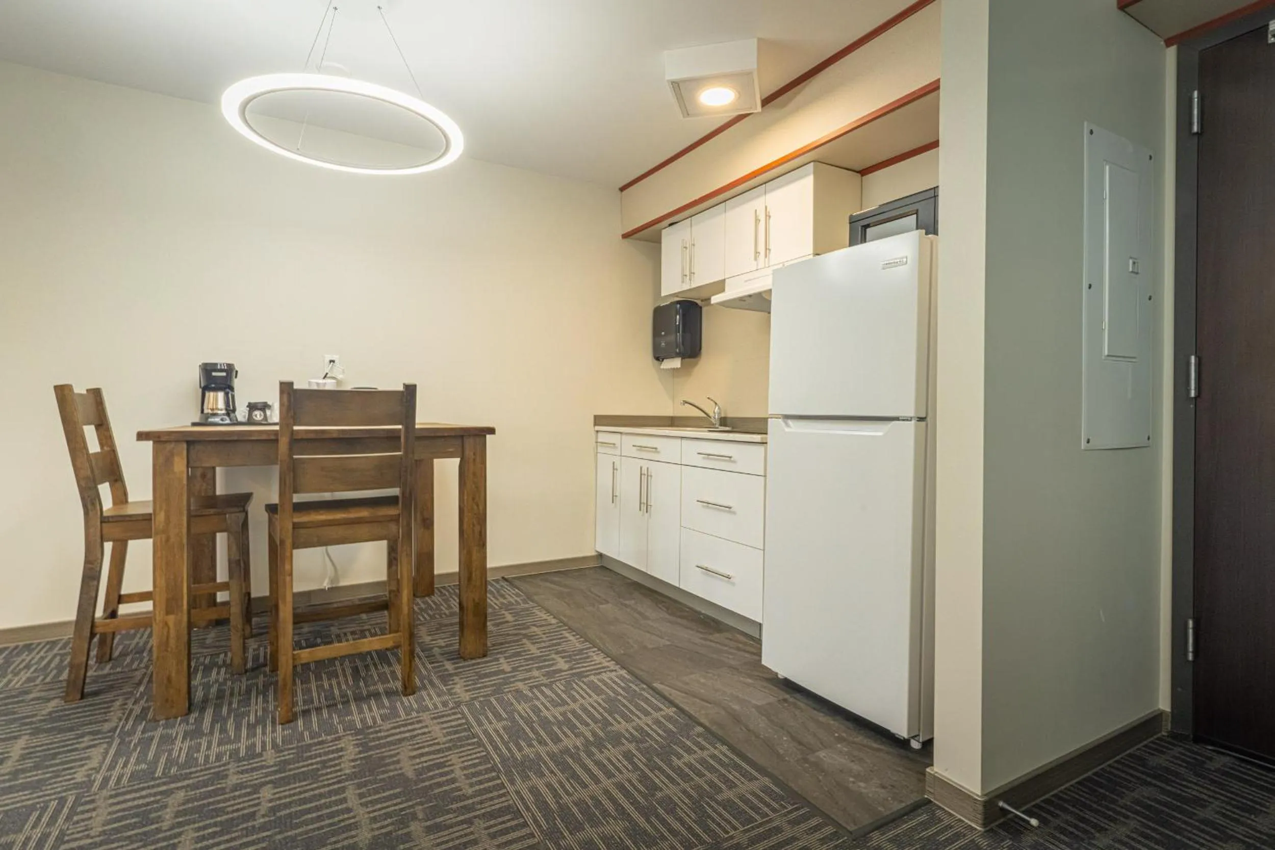 Kitchen or kitchenette in Quality Inn Sunshine Suites