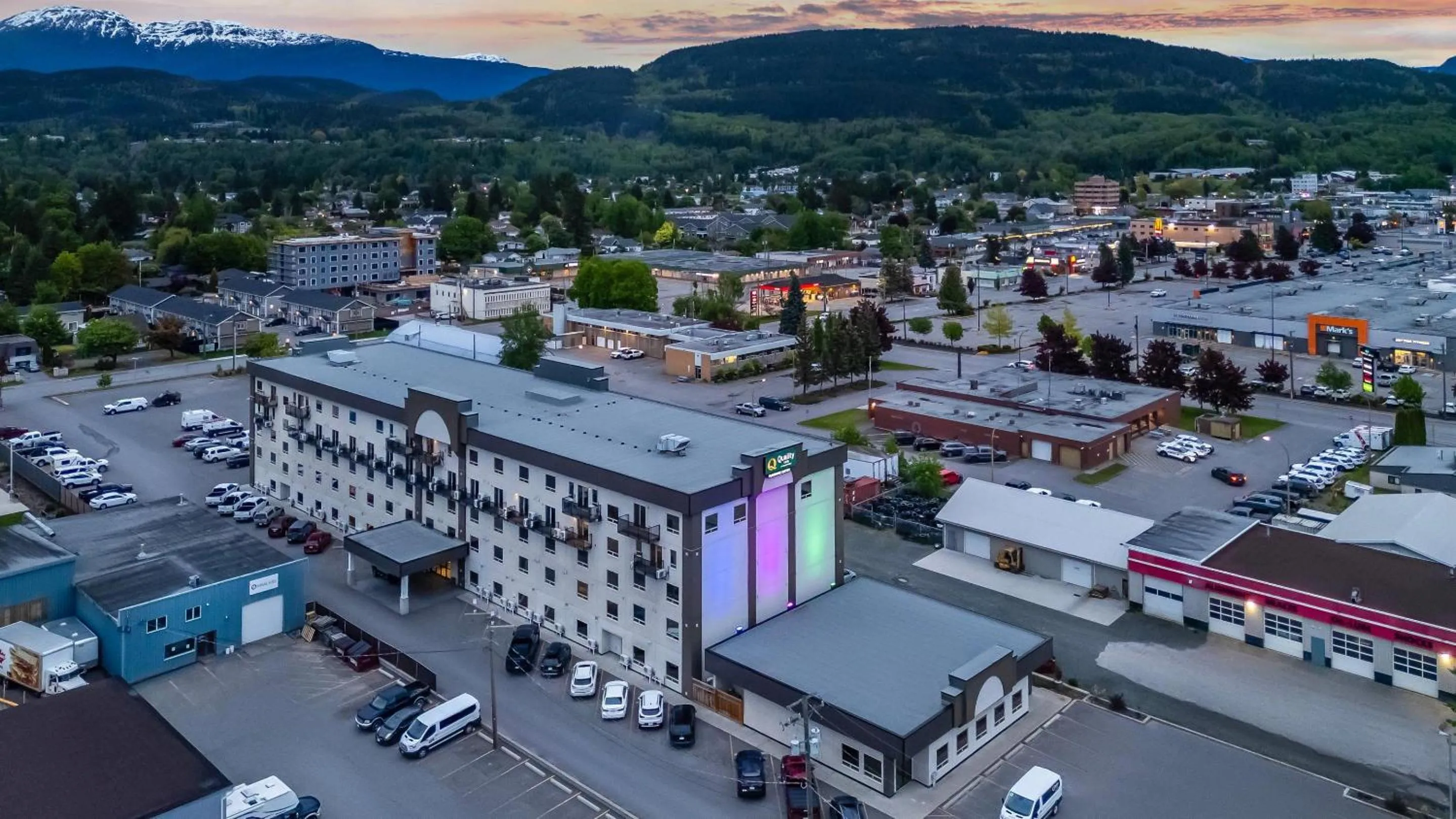 Property building in Quality Inn Sunshine Suites