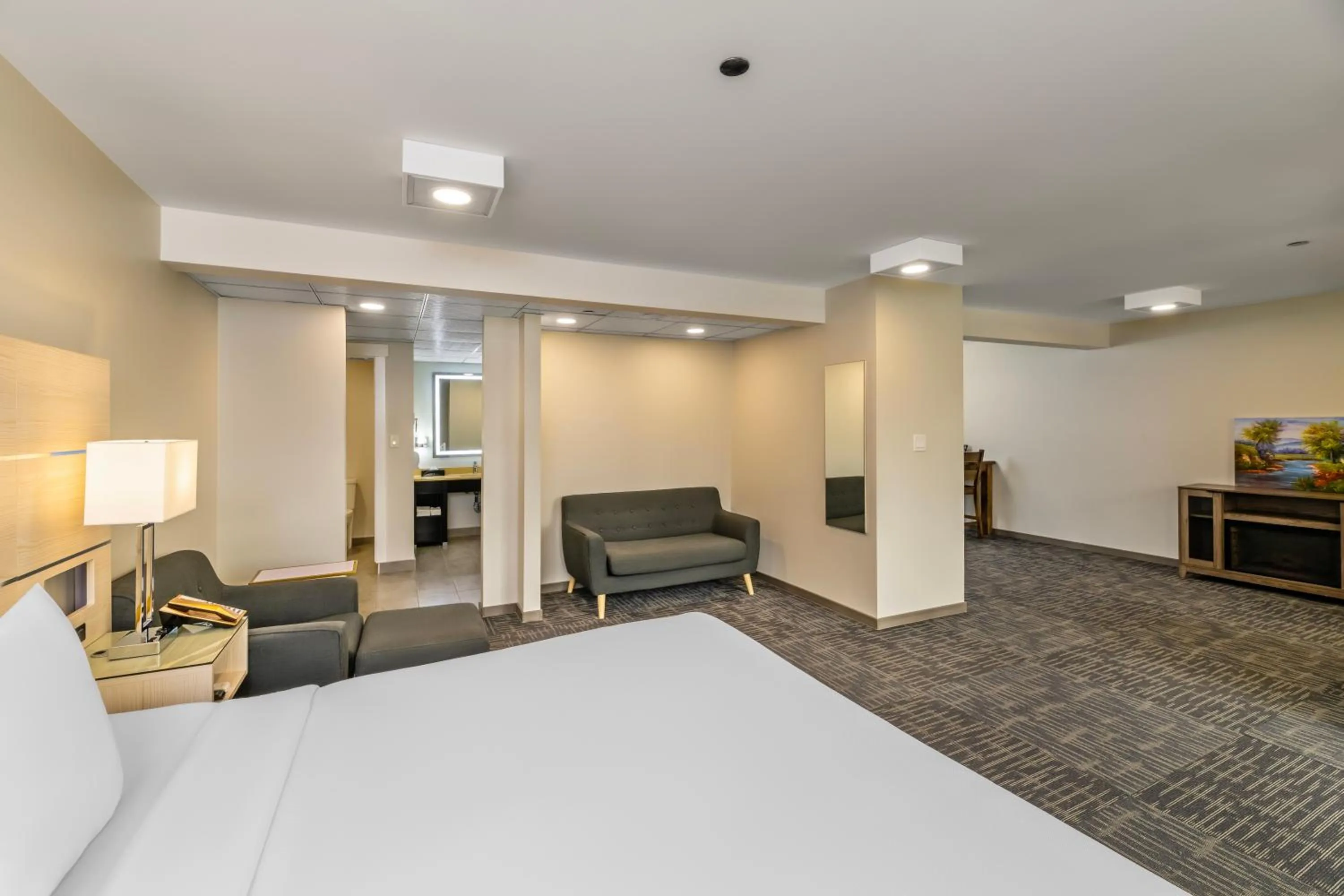 Bed in Quality Inn Sunshine Suites