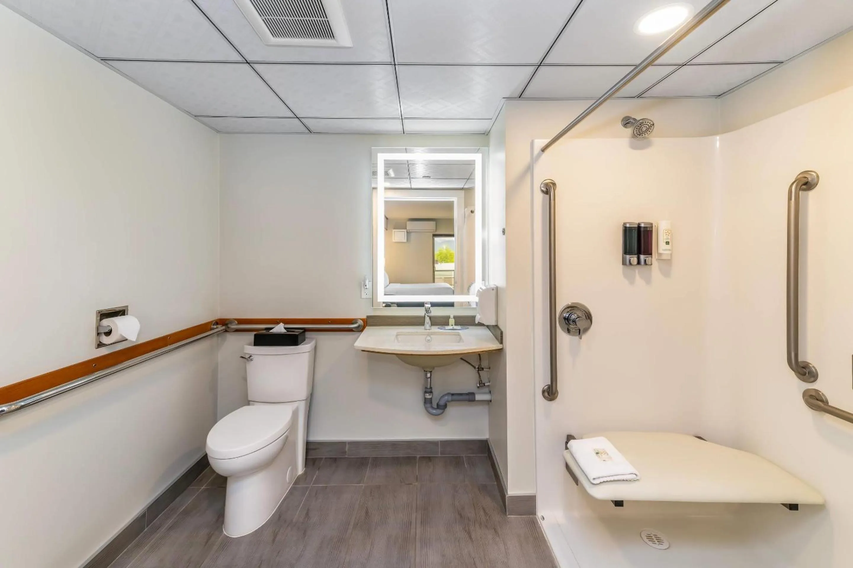 Bedroom in Quality Inn Sunshine Suites