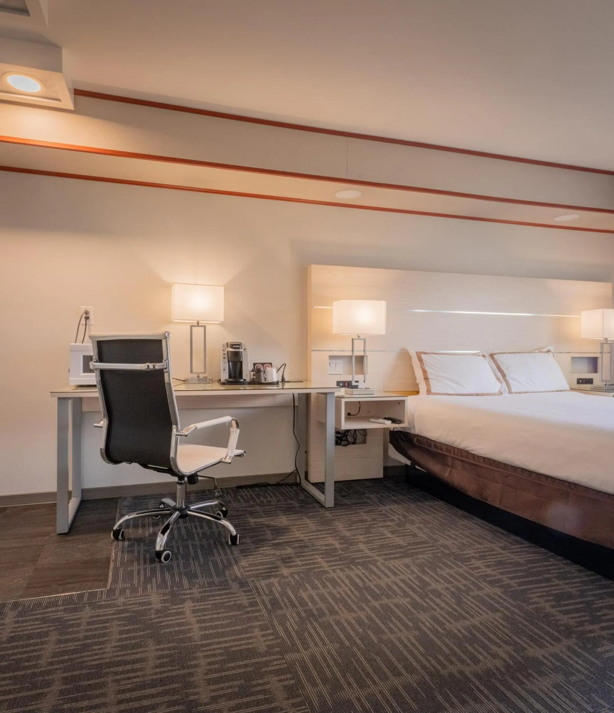 Bed in Quality Inn Sunshine Suites