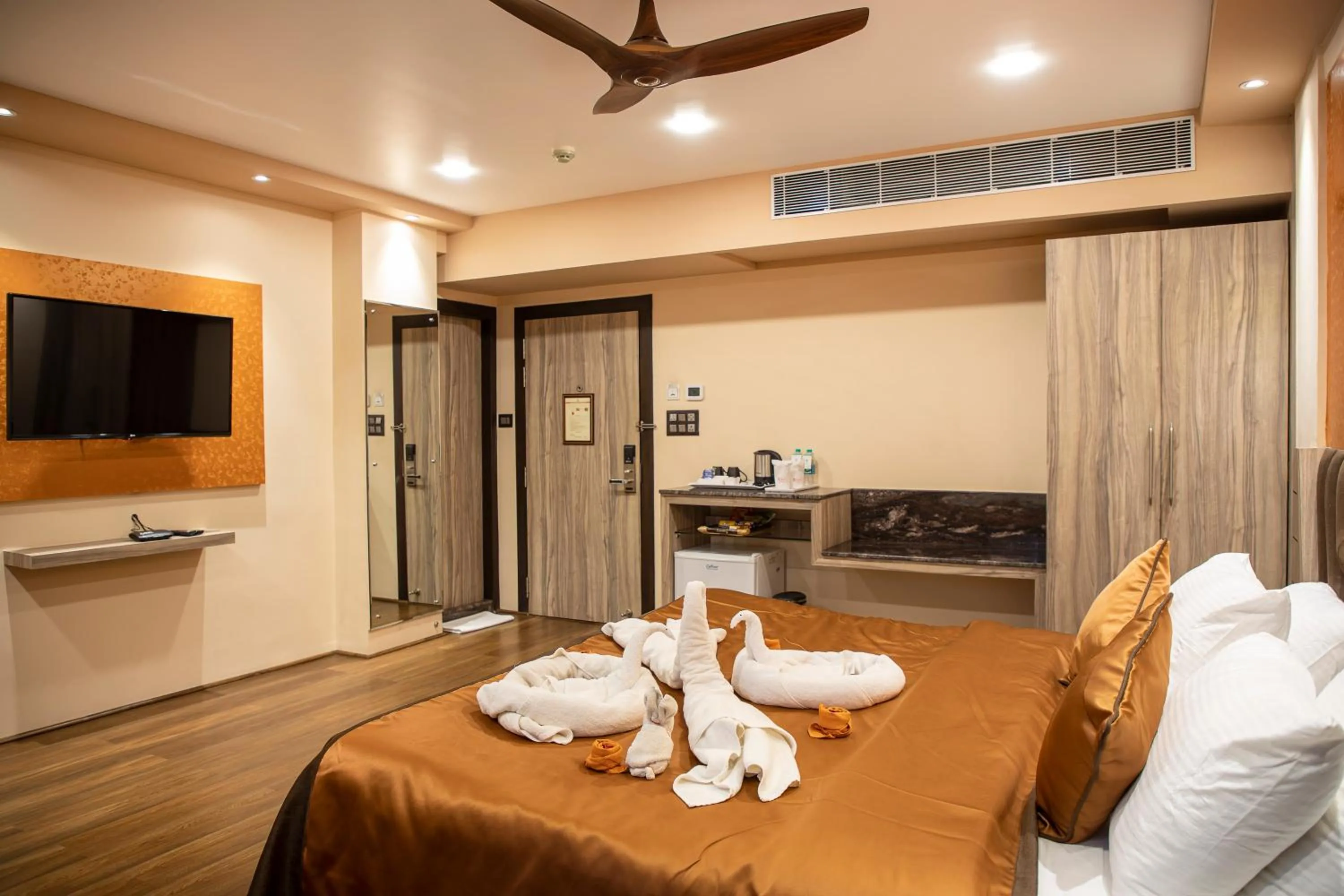 Bed in Hotel Rajmahal