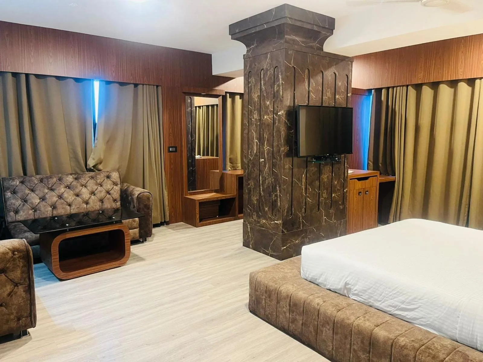 TV and multimedia, Bed in Hotel Rajmahal