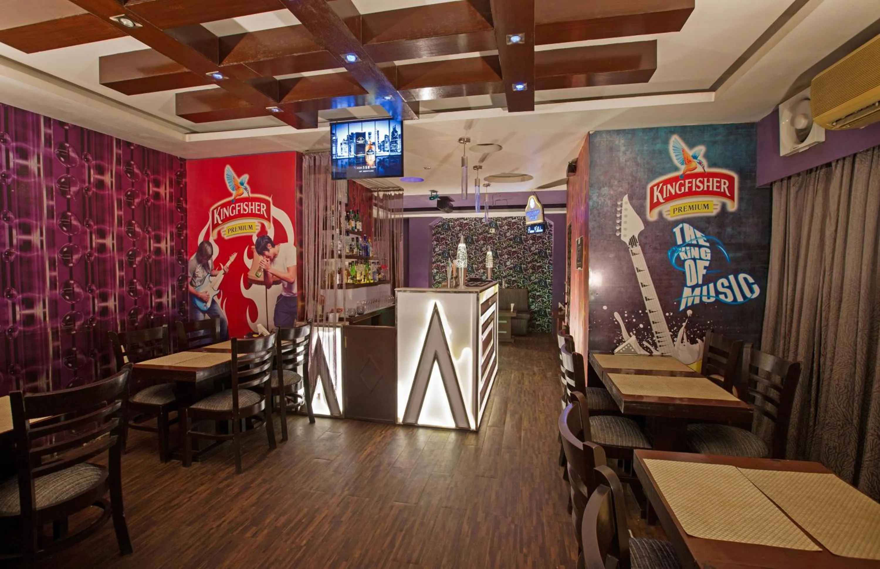 Lounge or bar in Hotel Rajmahal