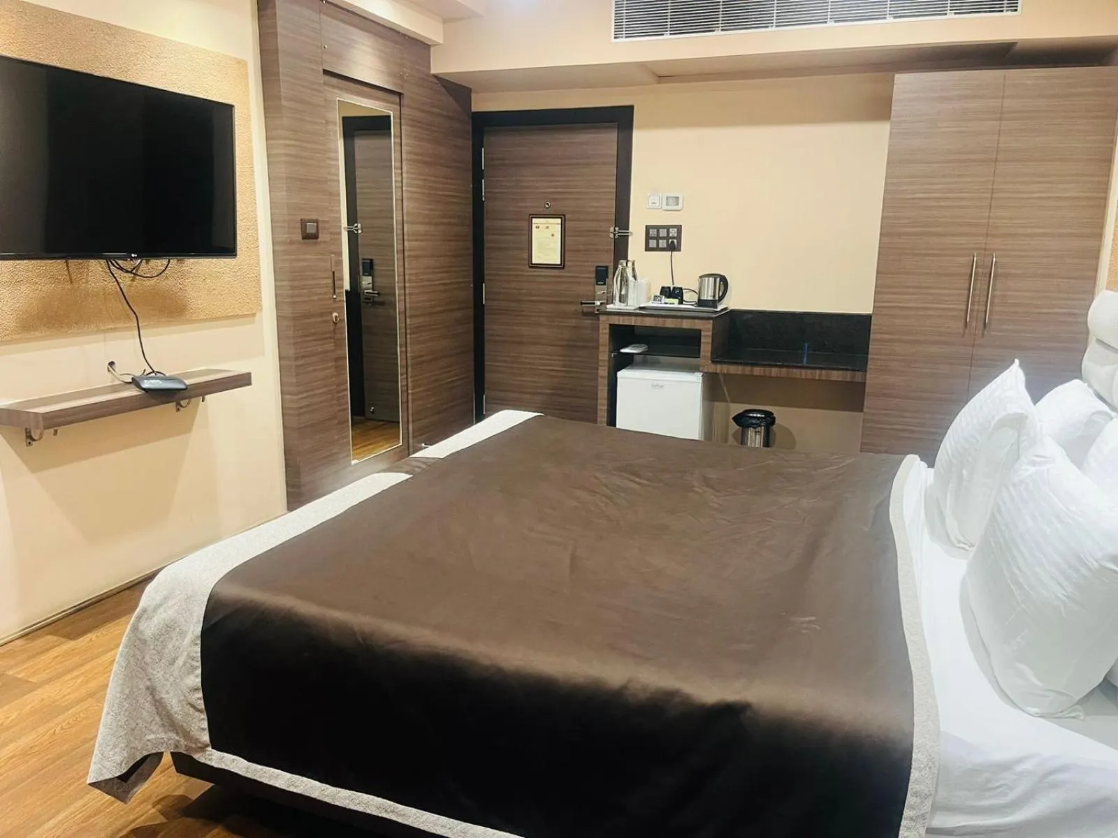 Bedroom, Bed in Hotel Rajmahal