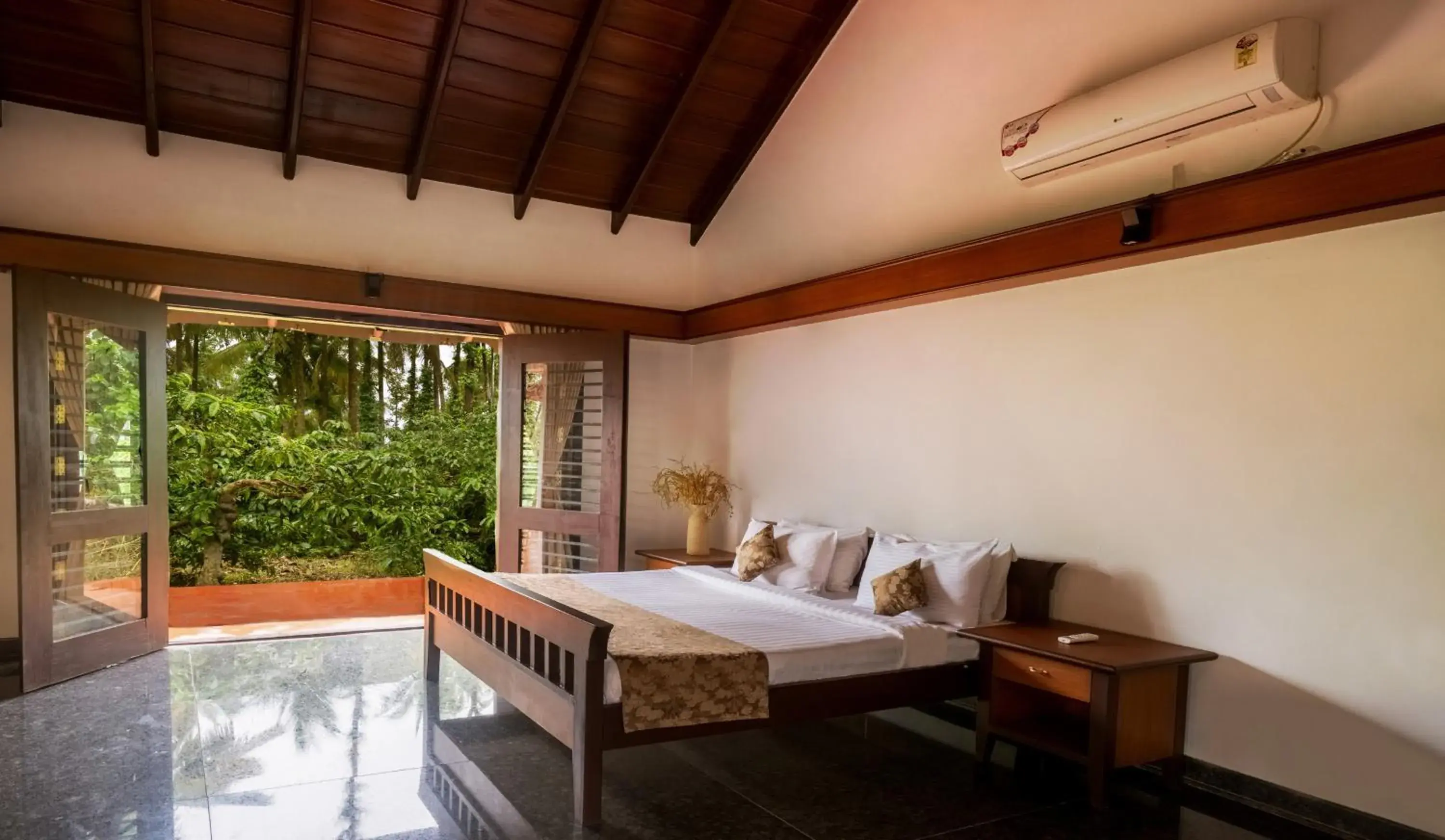 Superior Double Room in Unlock By Goldfinch Sakaleshpur Superior Double Room in Unlock By Goldfinch Sakaleshpur