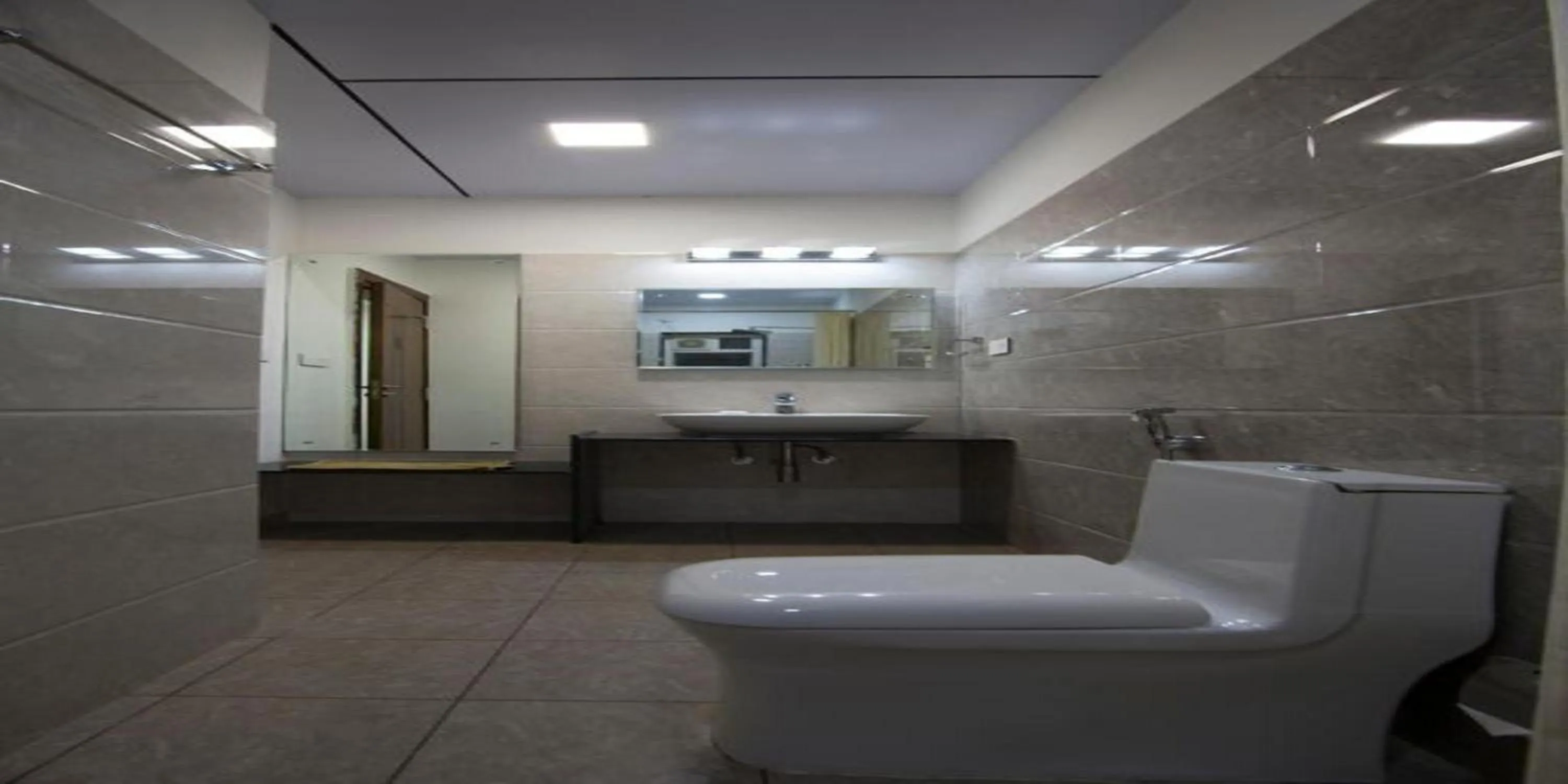 Bathroom in crystal inn