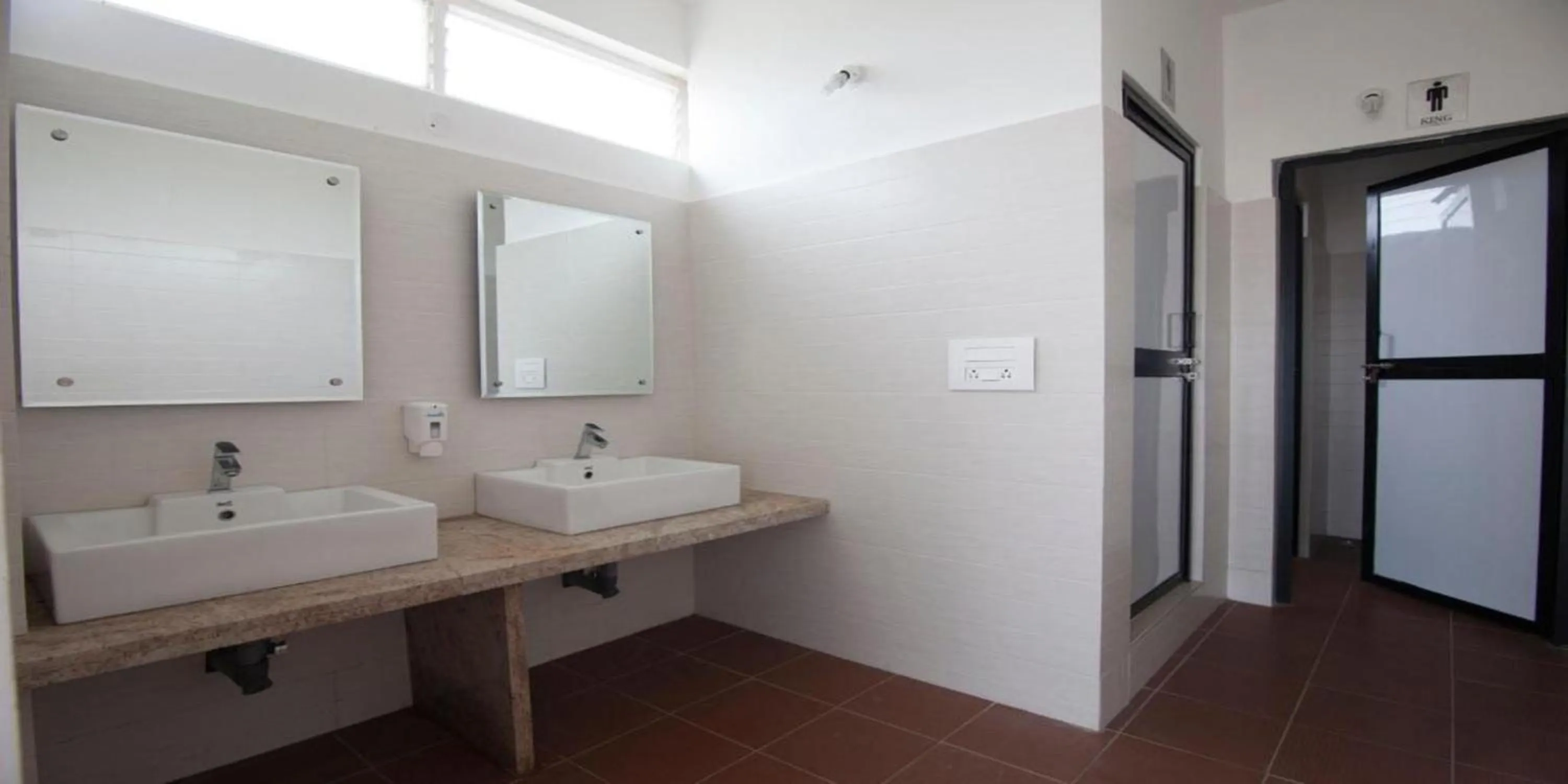 Bathroom in crystal inn