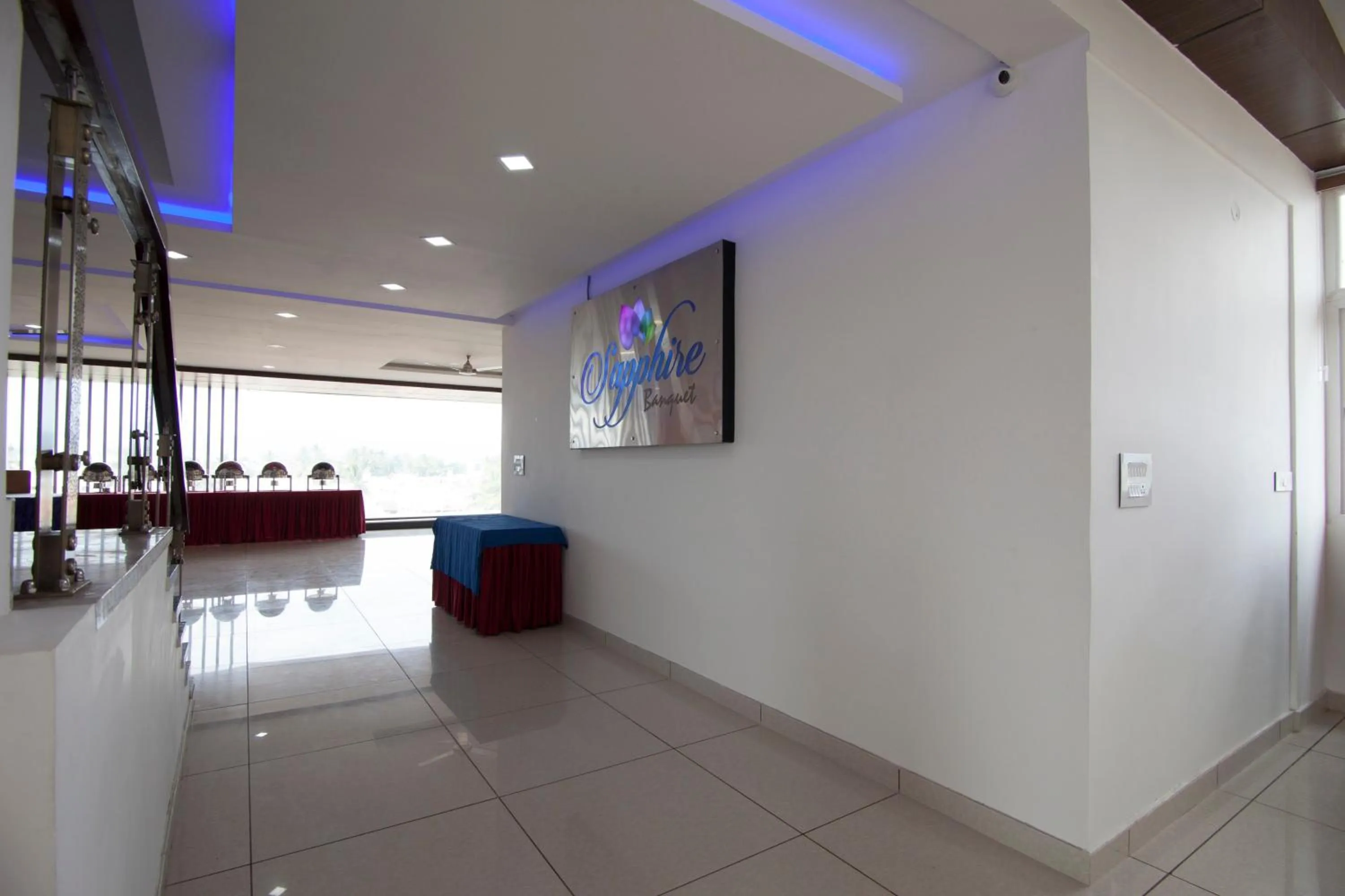 Restaurant/places to eat in crystal inn