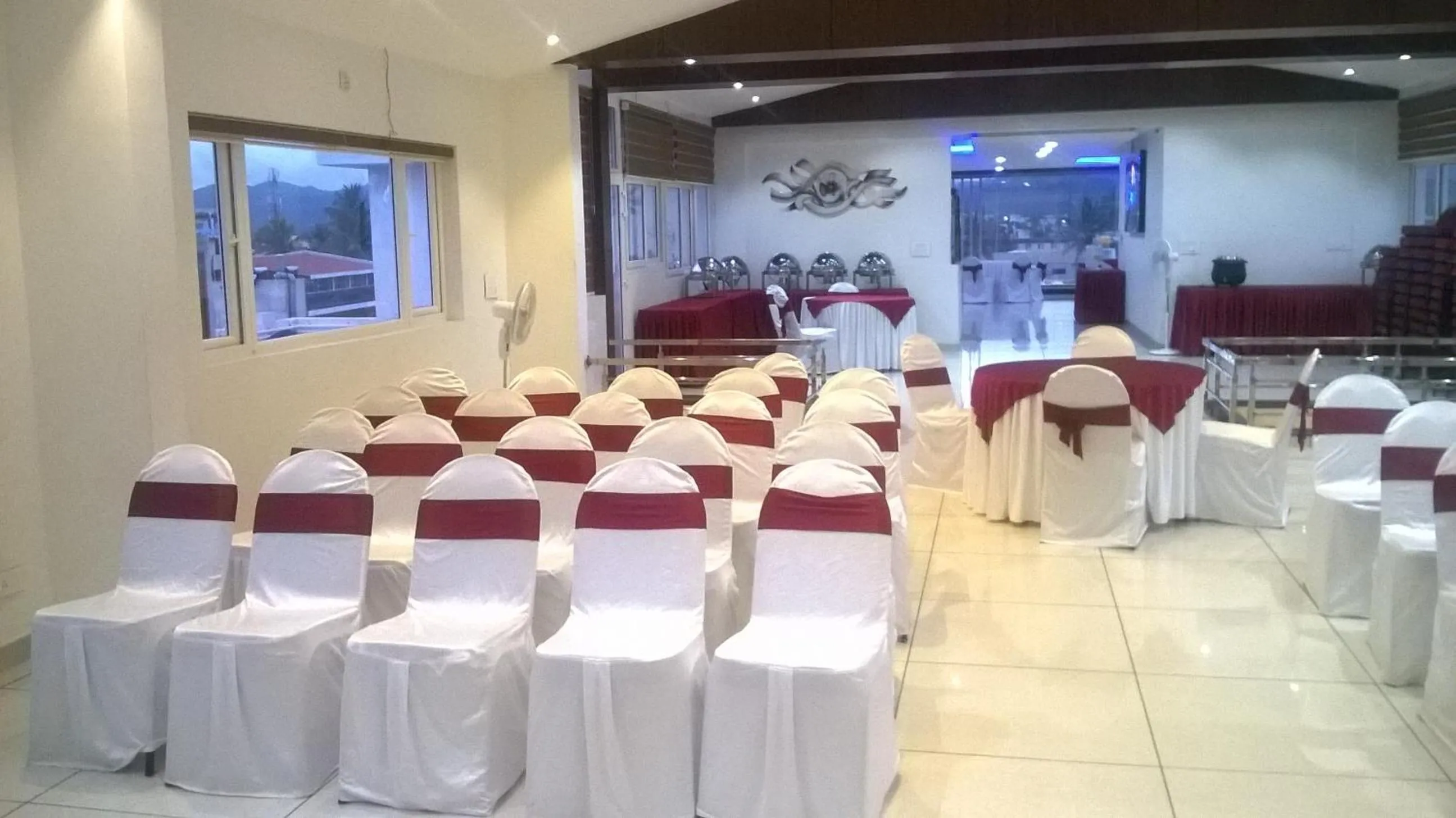 Banquet/Function facilities in crystal inn