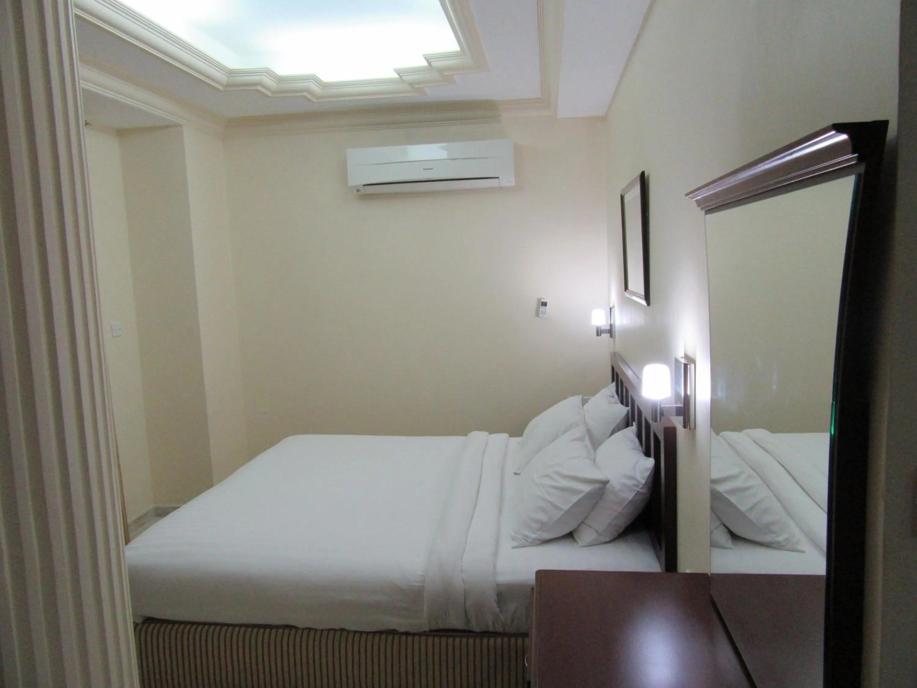 Bed in Al Ferdous Hotel Apartments