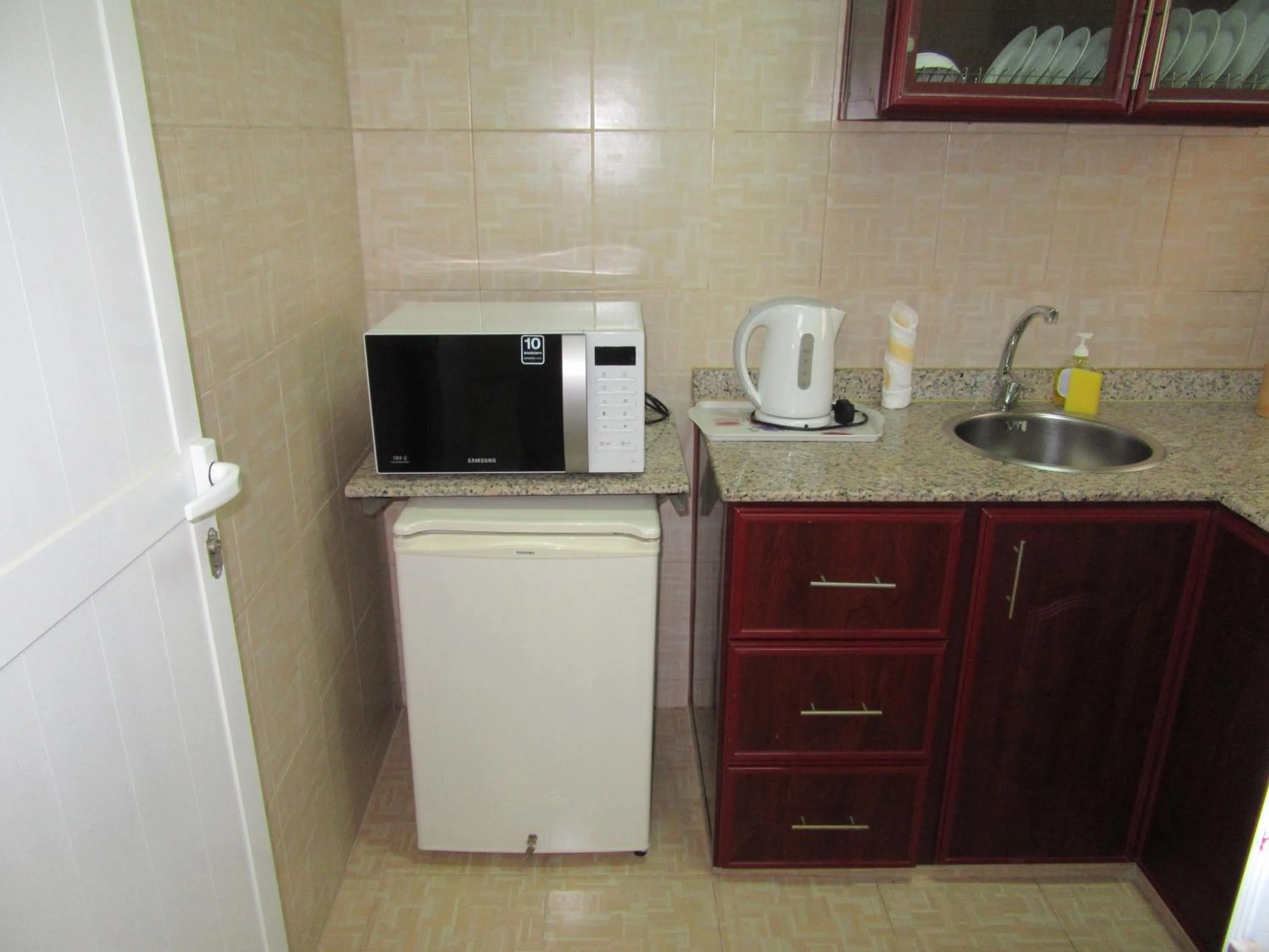 Kitchen or kitchenette in Al Ferdous Hotel Apartments