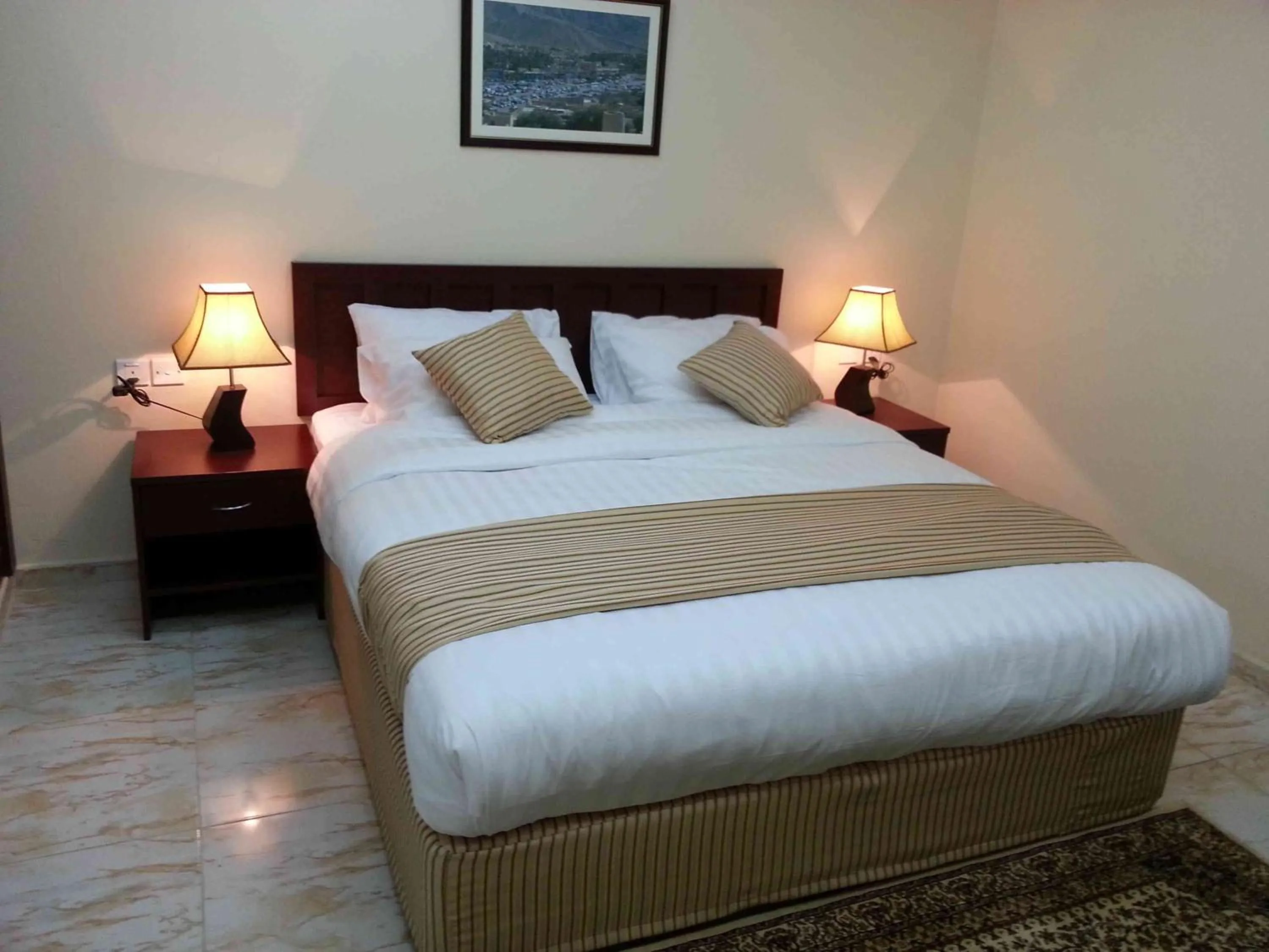 Bed in Al Ferdous Hotel Apartments