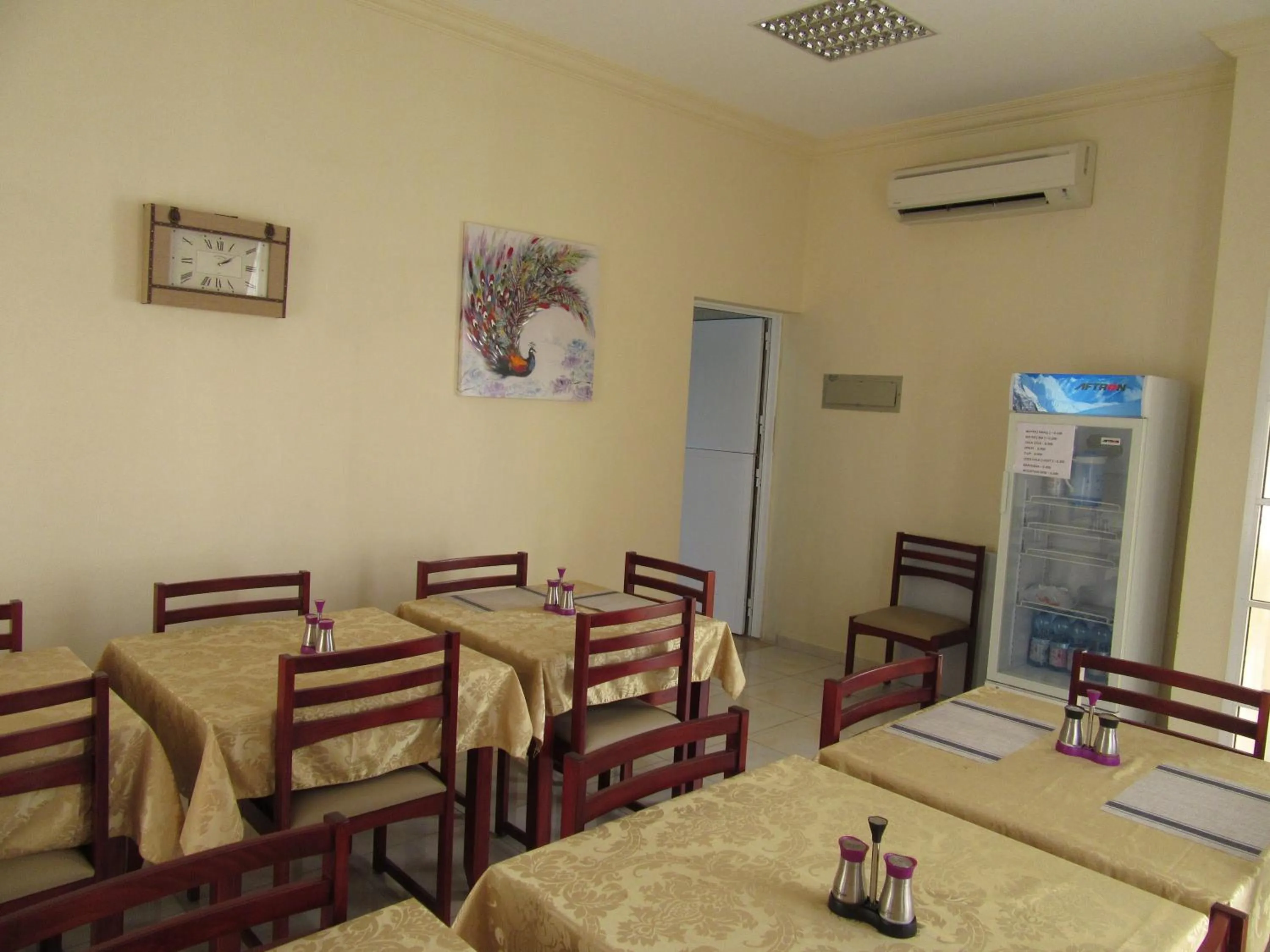 Restaurant/places to eat in Al Ferdous Hotel Apartments