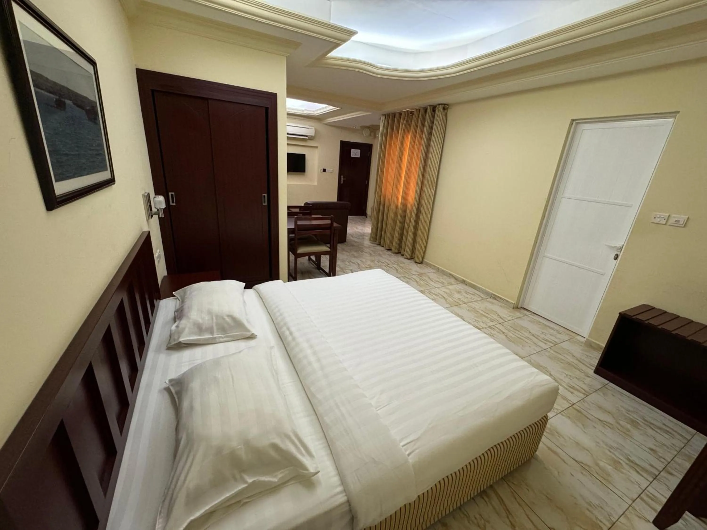 Bed in Al Ferdous Hotel Apartments