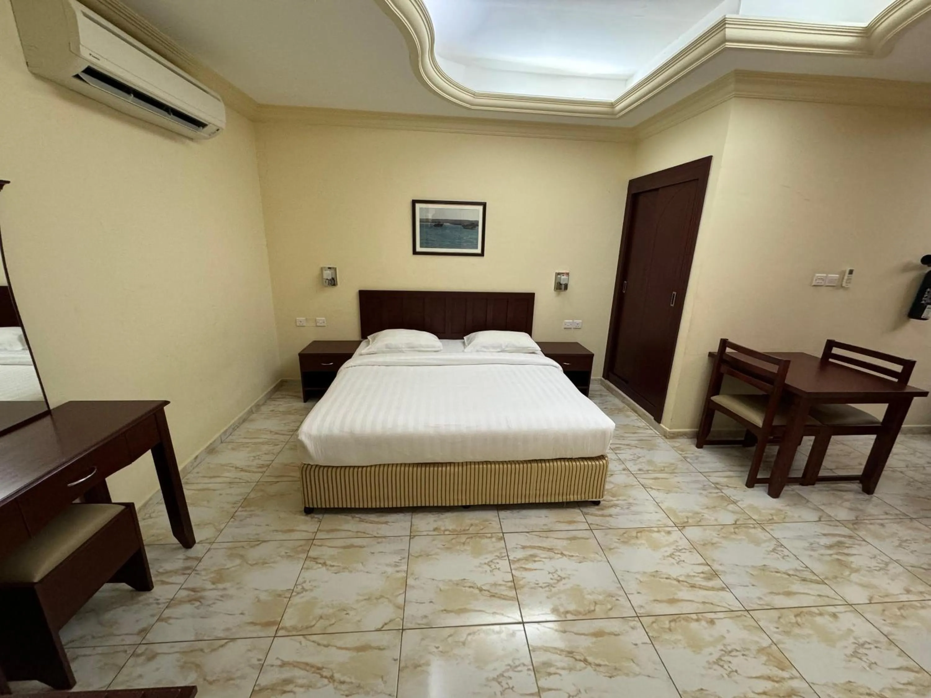 Bed in Al Ferdous Hotel Apartments