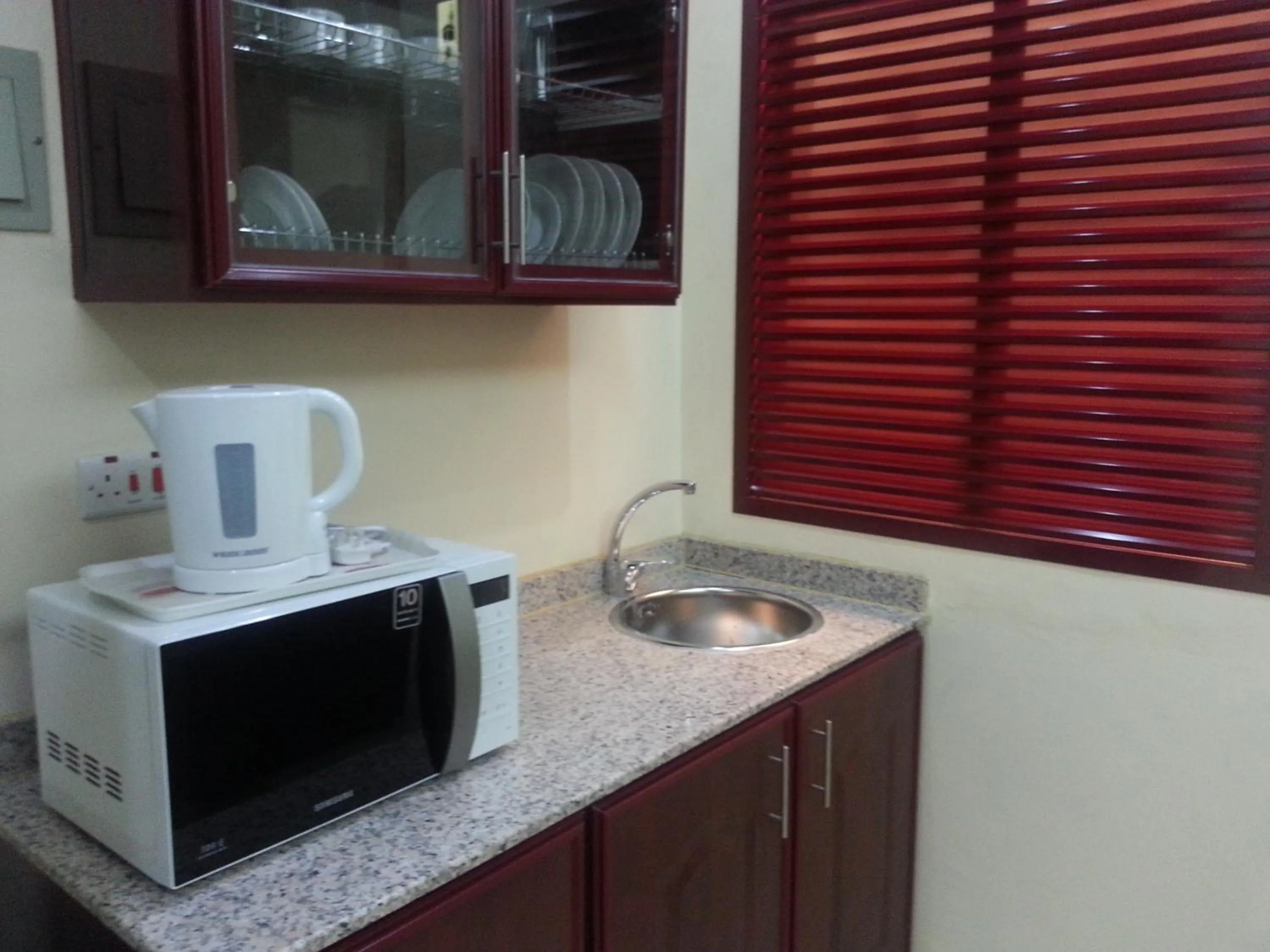 Kitchen or kitchenette in Al Ferdous Hotel Apartments