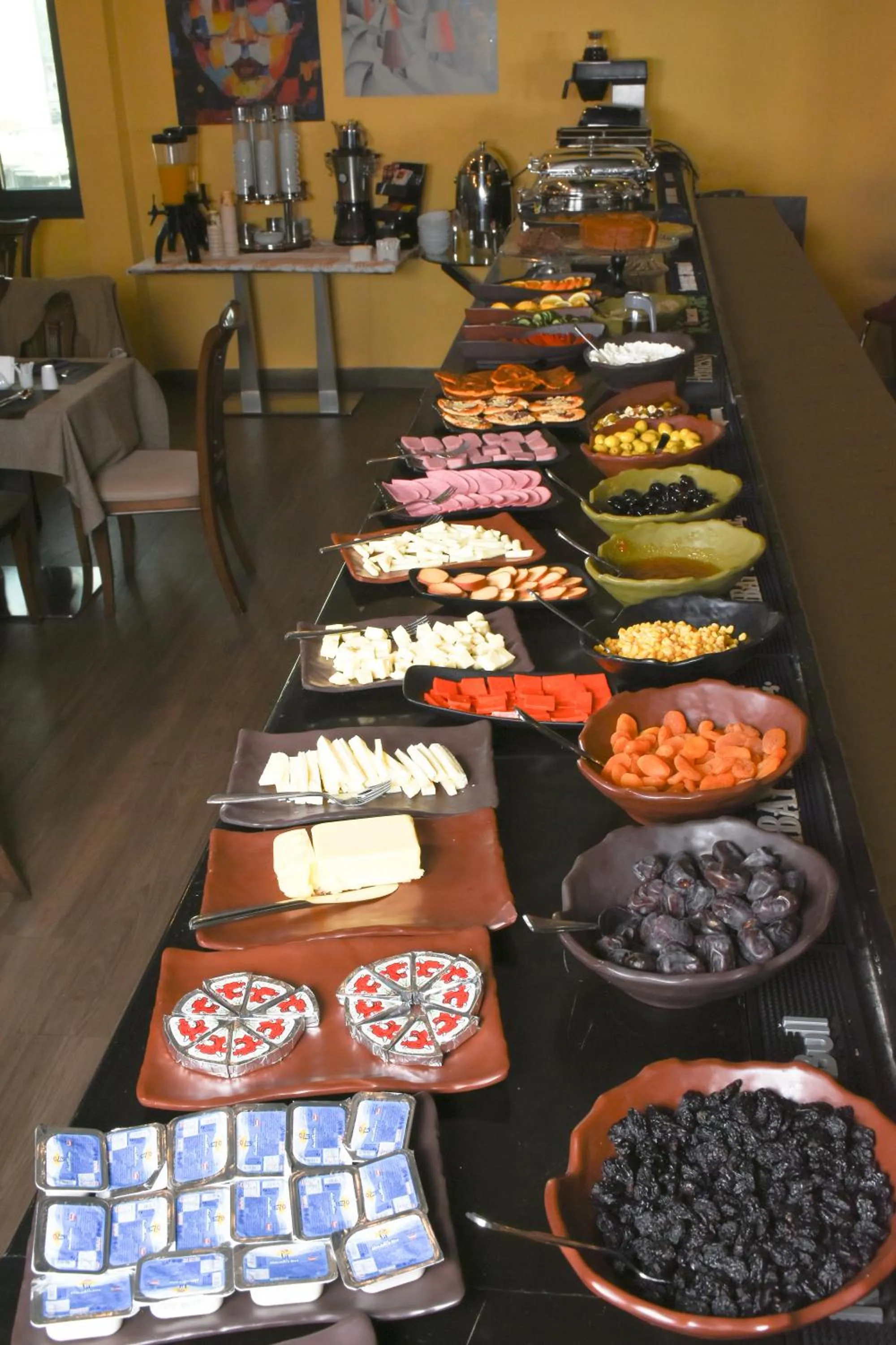Buffet breakfast in Asenappar Hotel