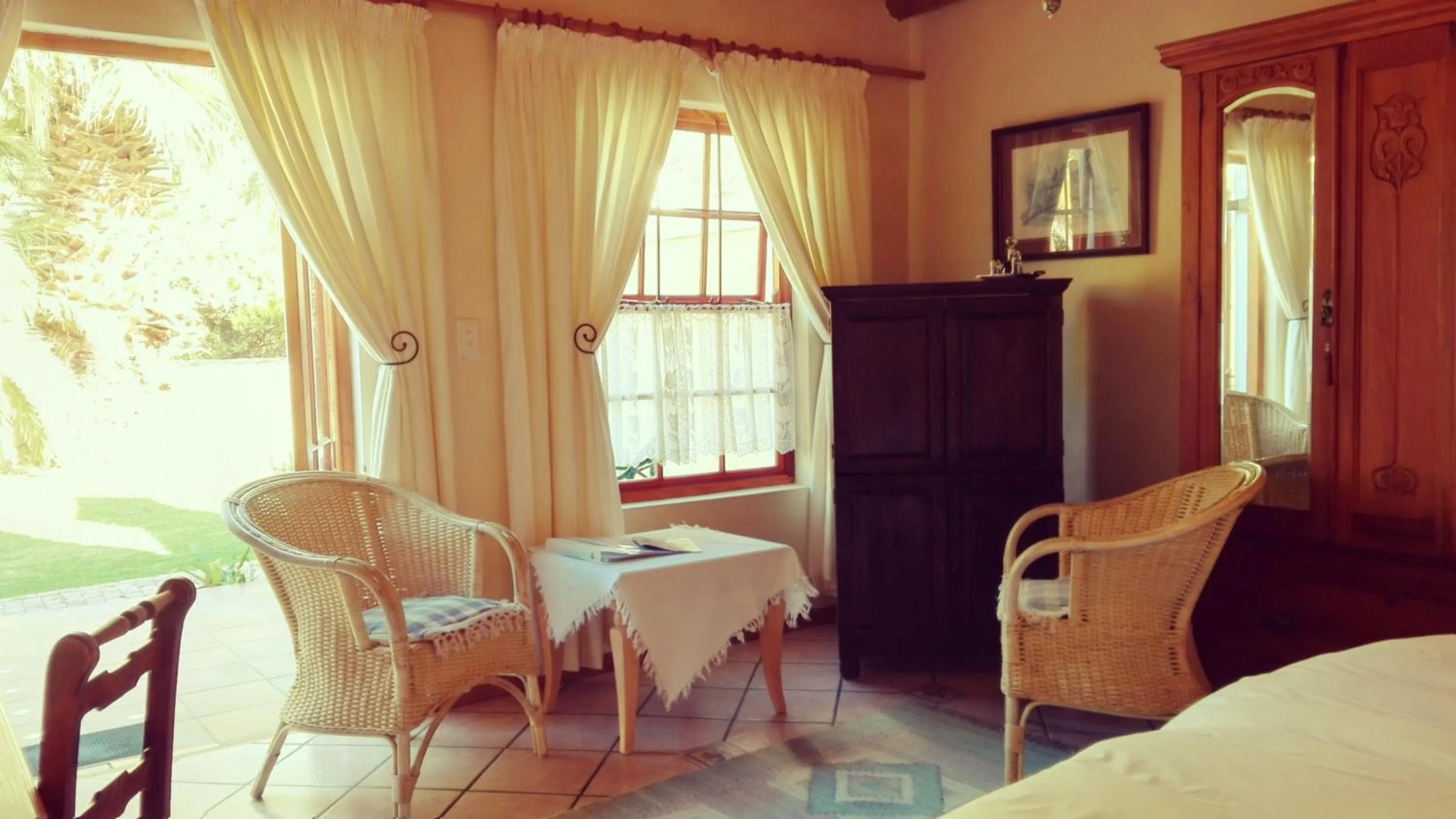 Bedroom, Bed in Saxe-Coburg Lodge