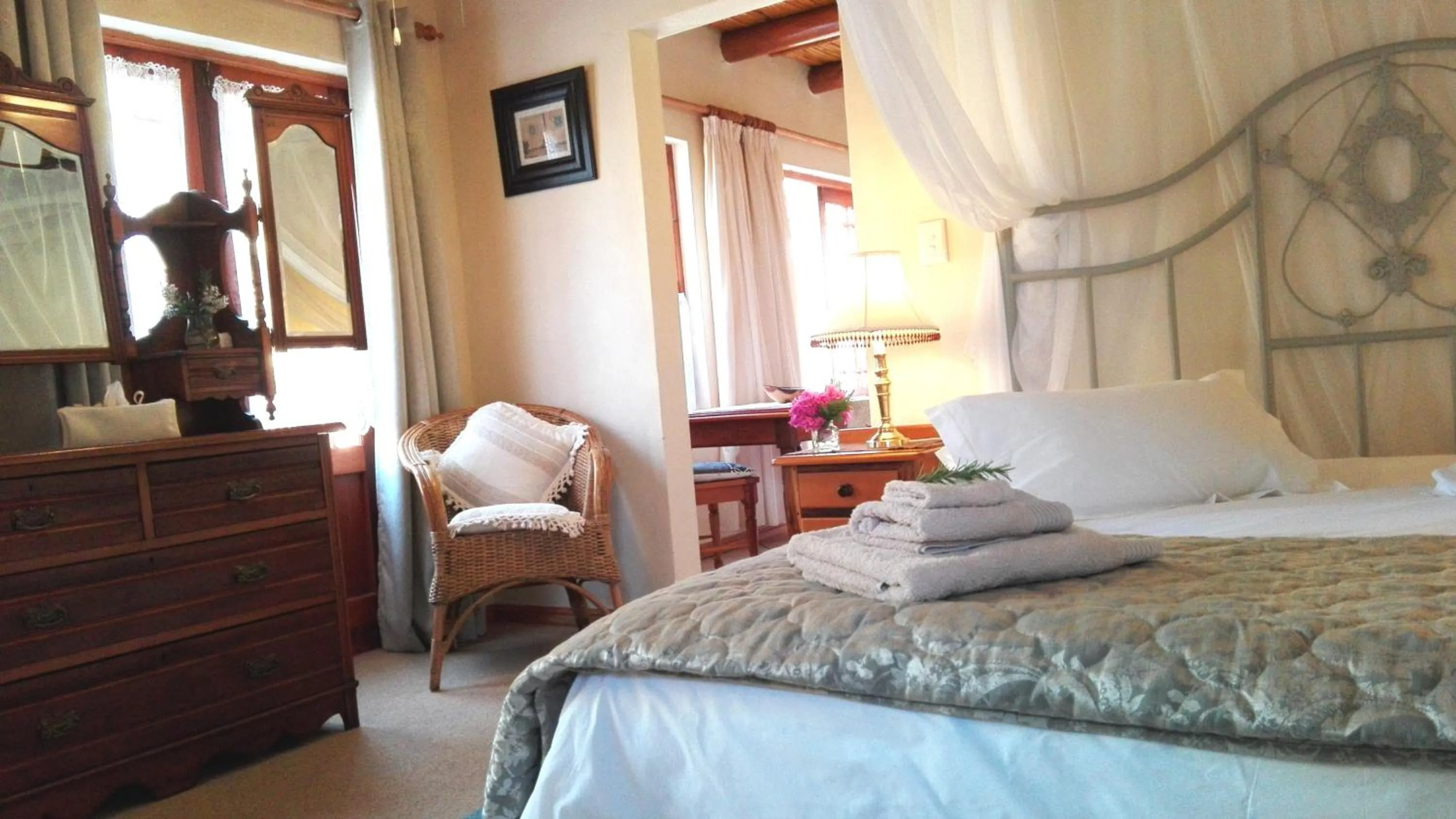 Decorative detail, Bed in Saxe-Coburg Lodge