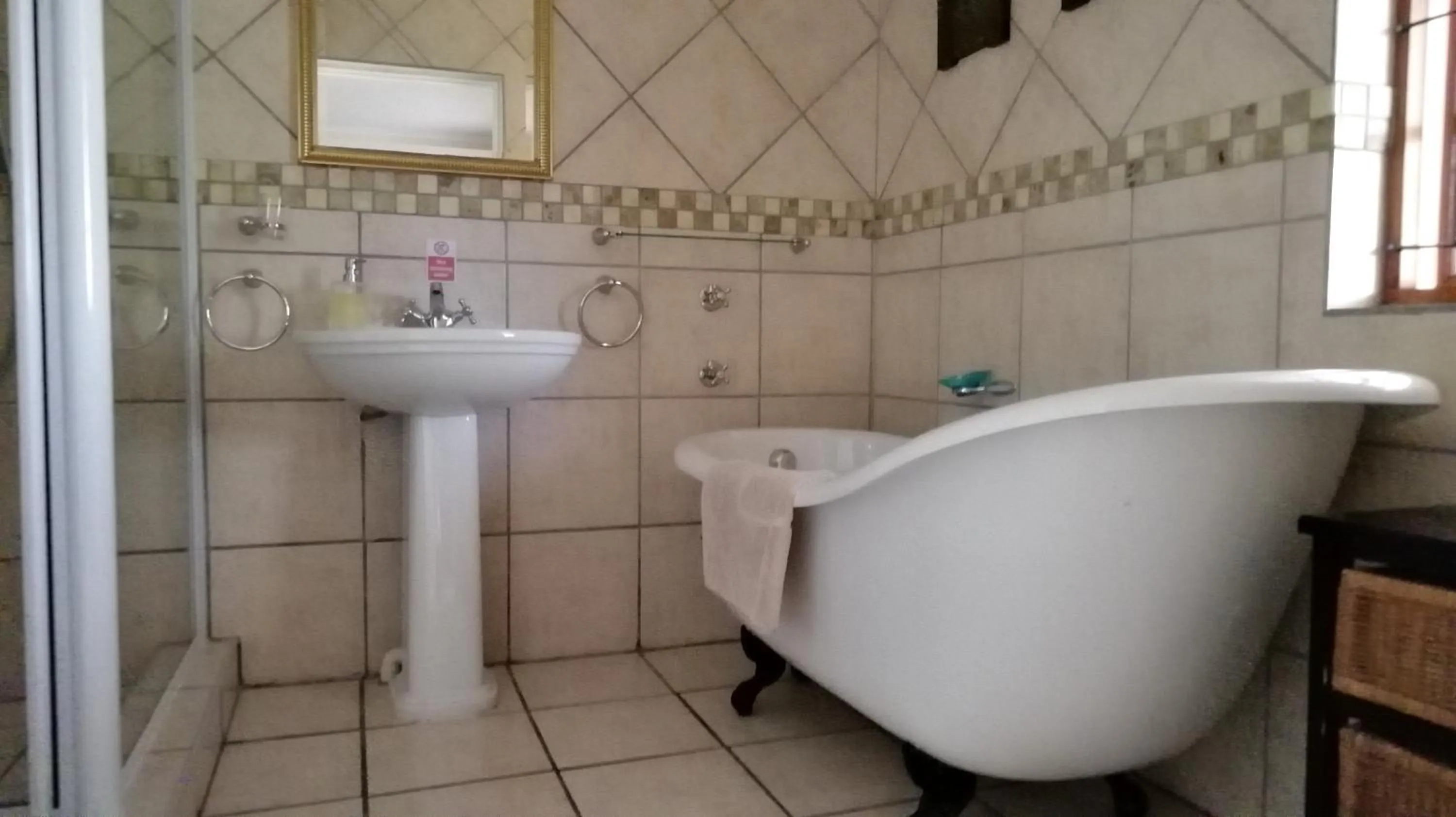 Bathroom in Saxe-Coburg Lodge