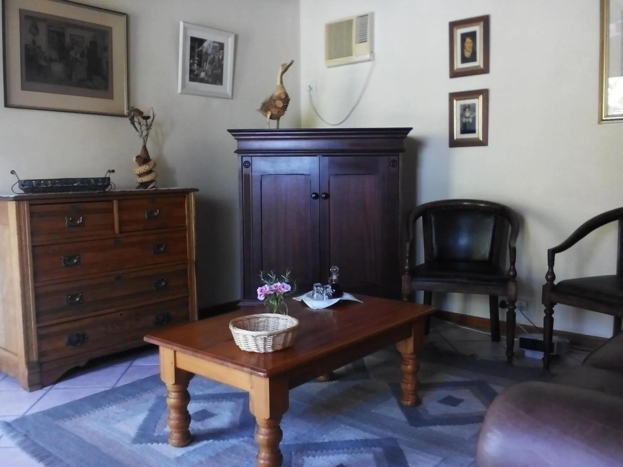 Living room in Saxe-Coburg Lodge