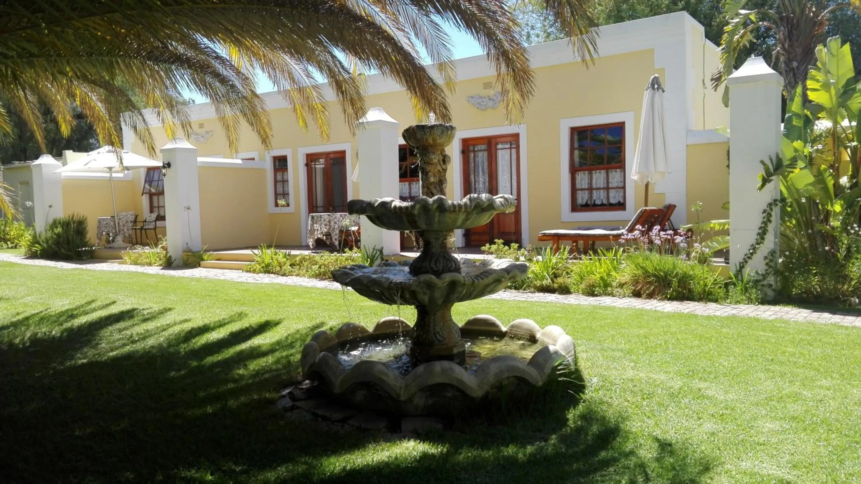 Garden view in Saxe-Coburg Lodge