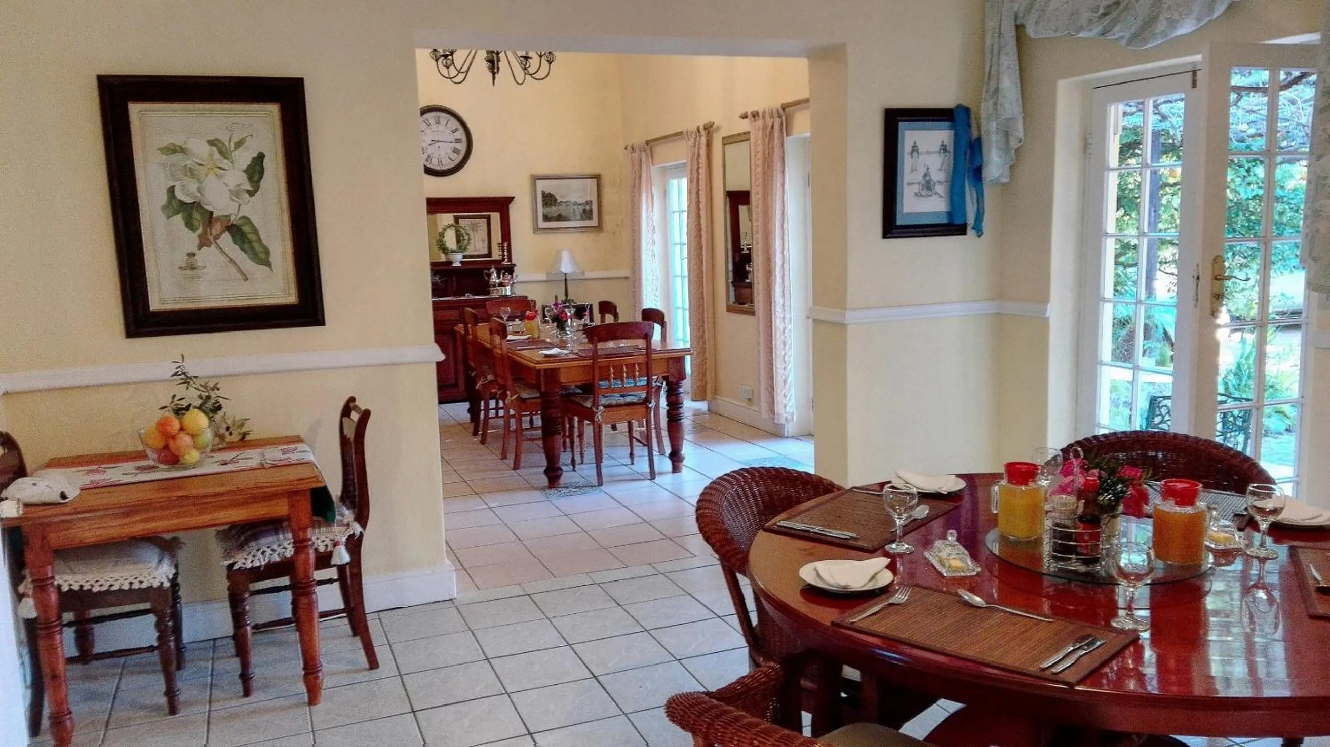 Dining area in Saxe-Coburg Lodge