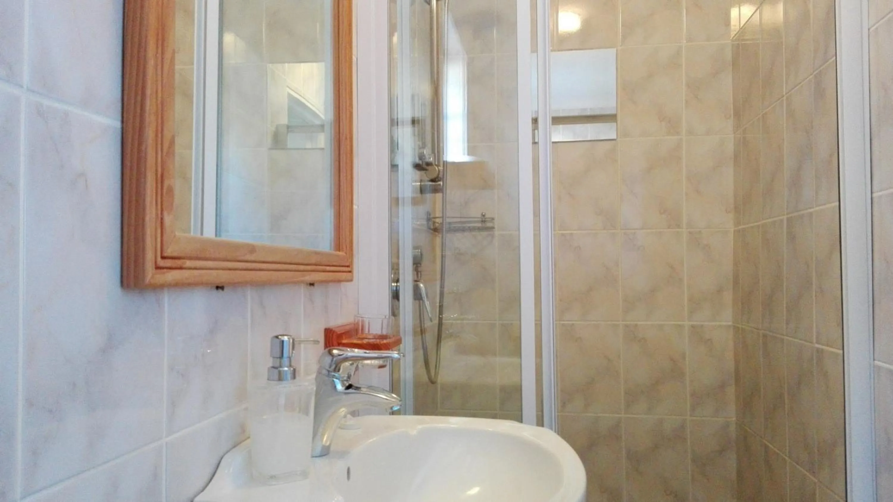 Bathroom in Saxe-Coburg Lodge