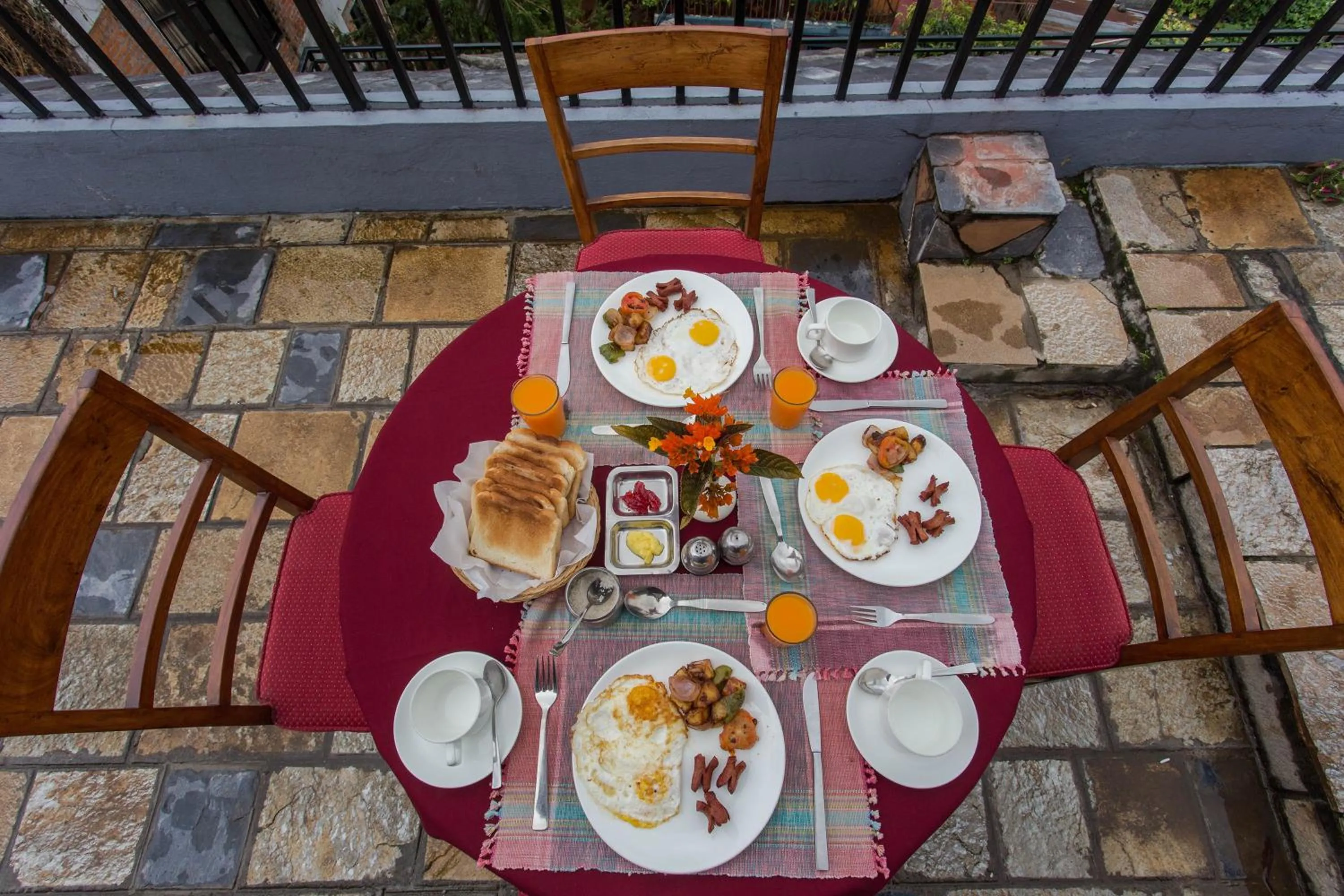 Restaurant/places to eat in Hotel Tulsi