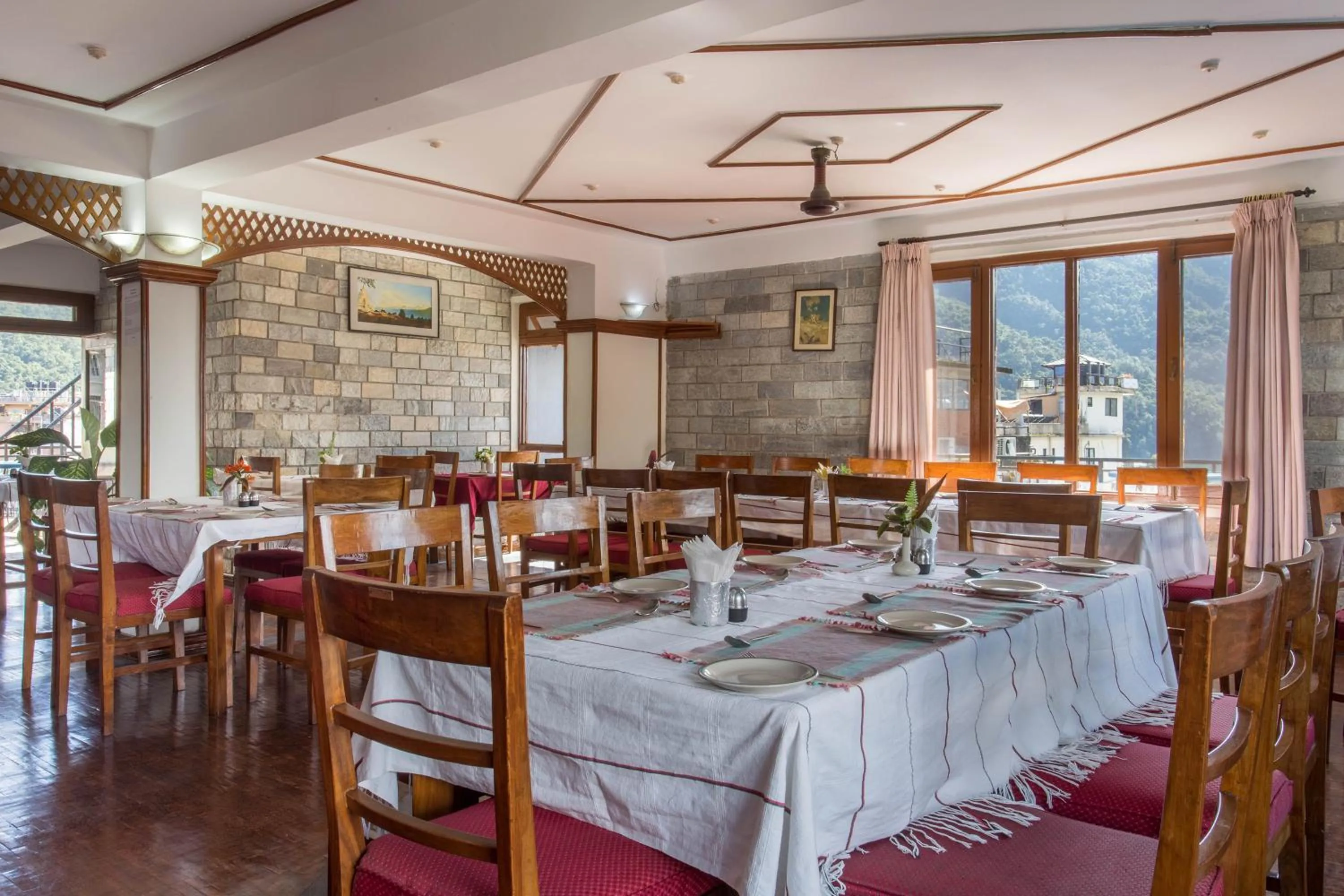 Restaurant/places to eat in Hotel Tulsi