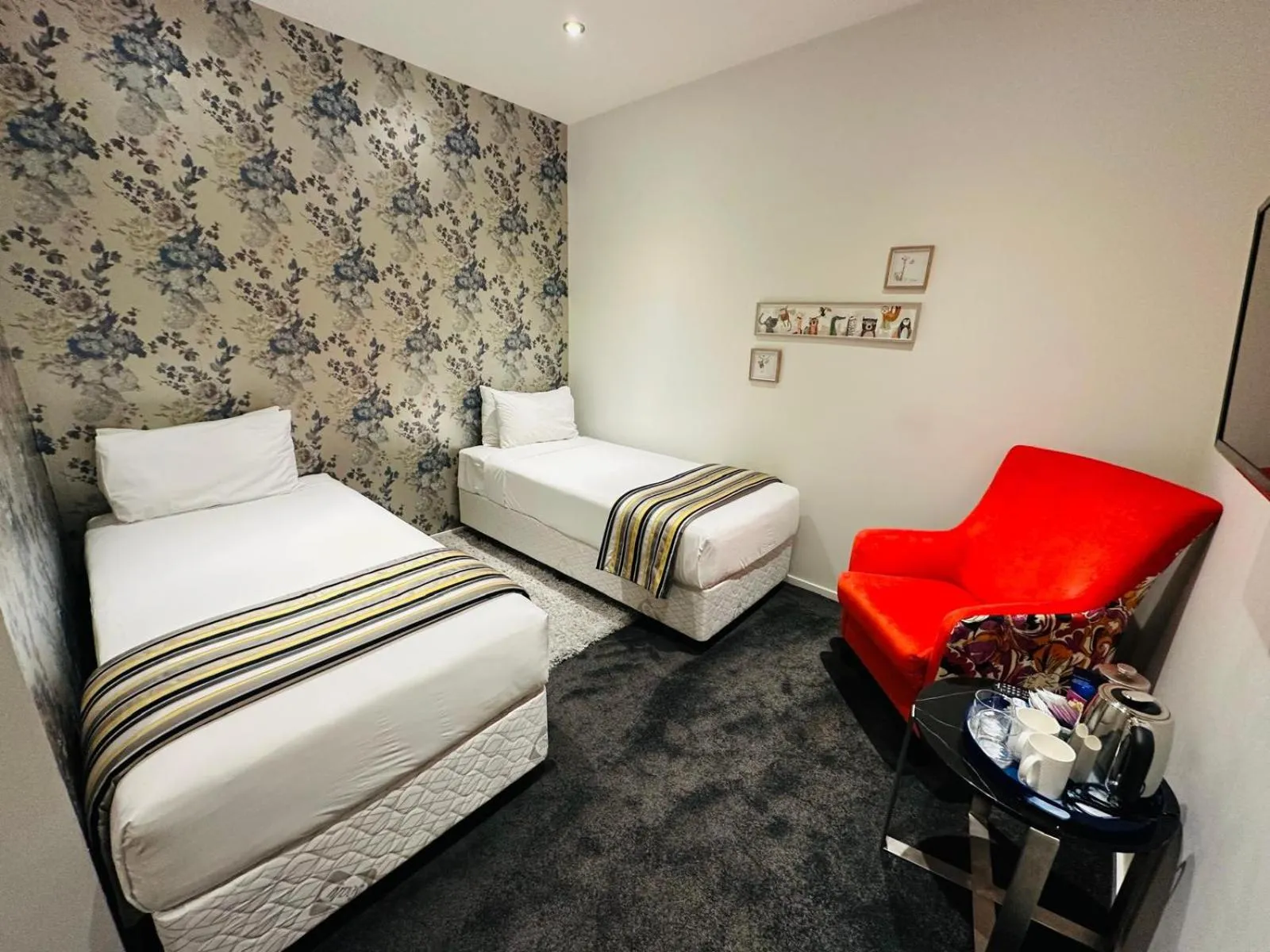 Bedroom, Bed in Hotel 115