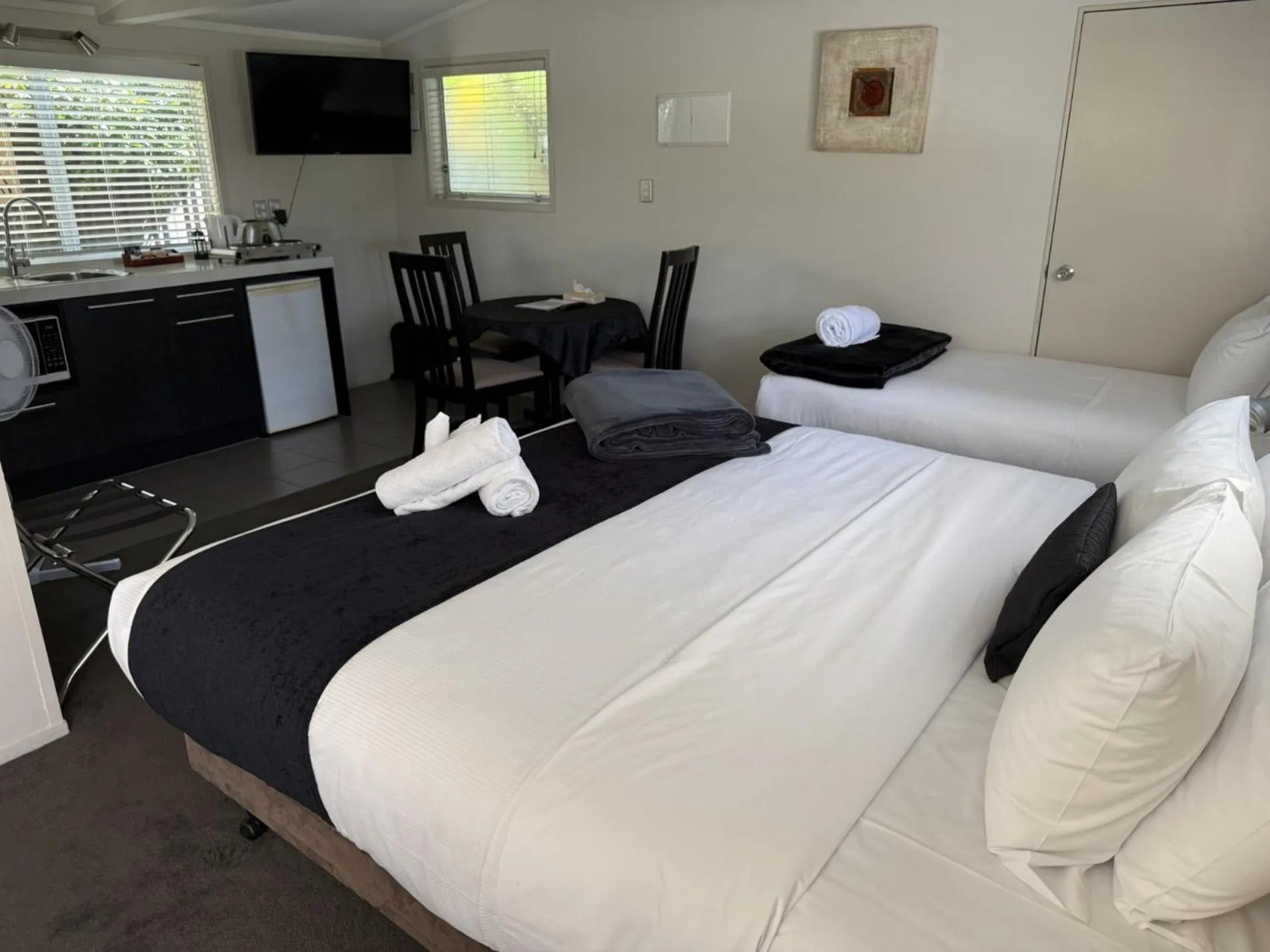 Bed in Anchor Lodge Motel