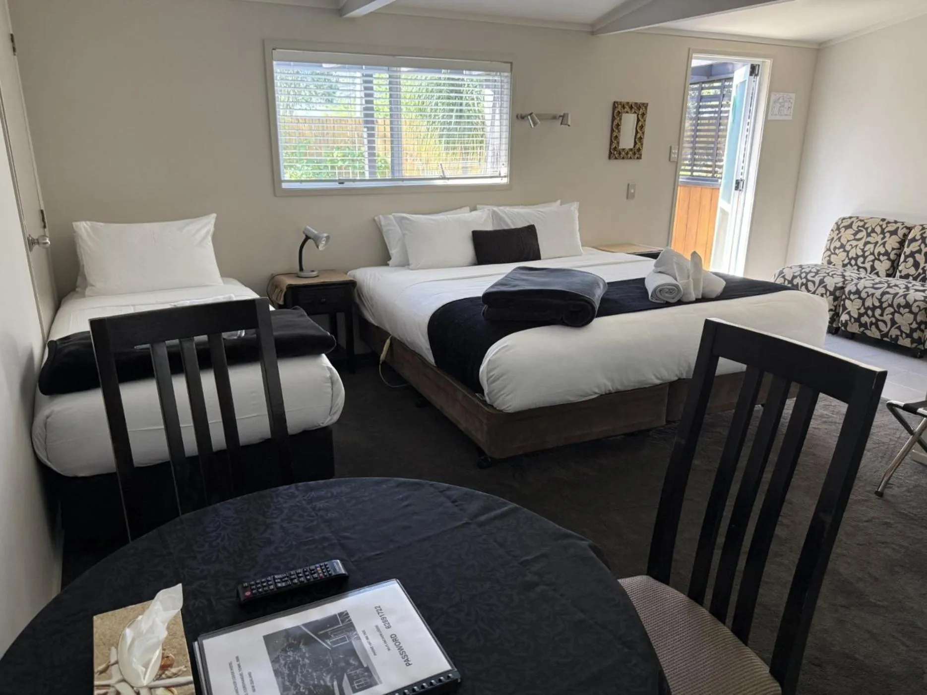 Bed in Anchor Lodge Motel