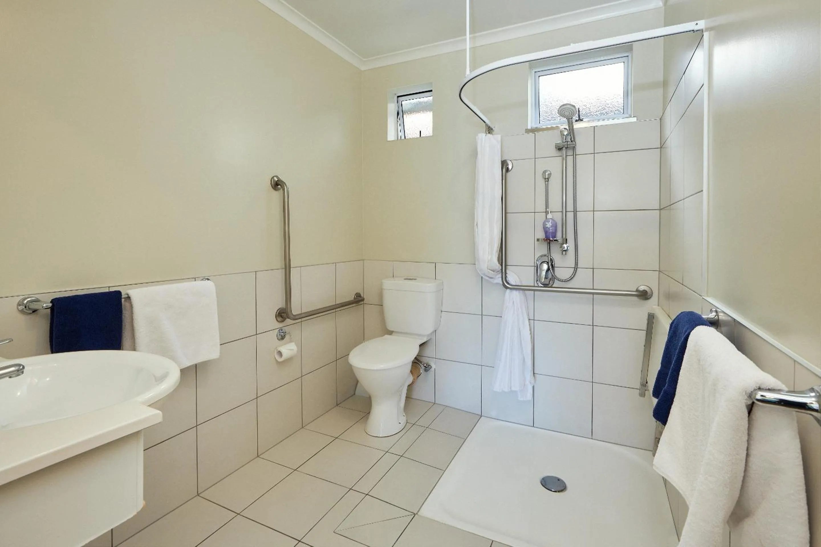 Bathroom in Panorama Motel