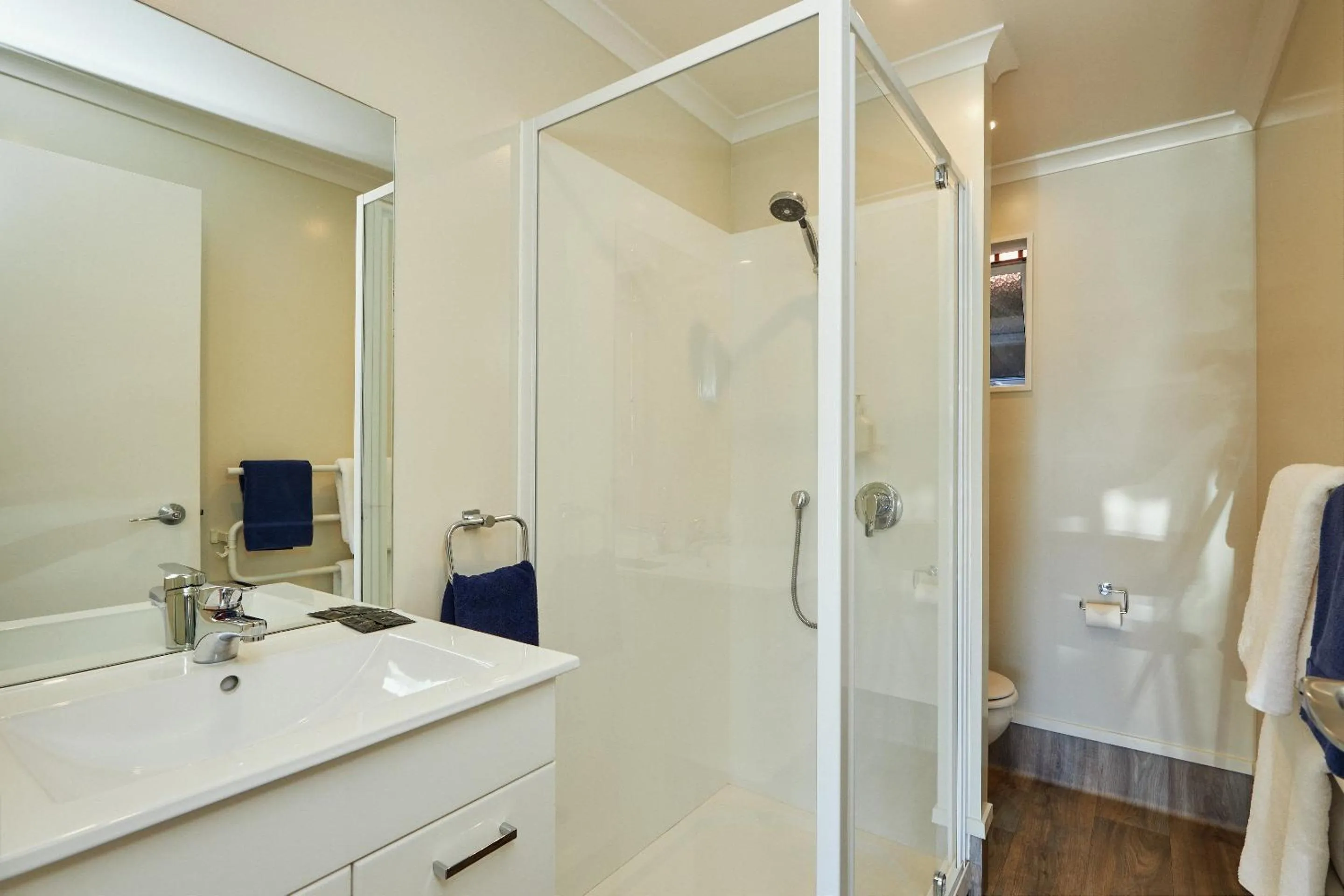 Bathroom in Panorama Motel