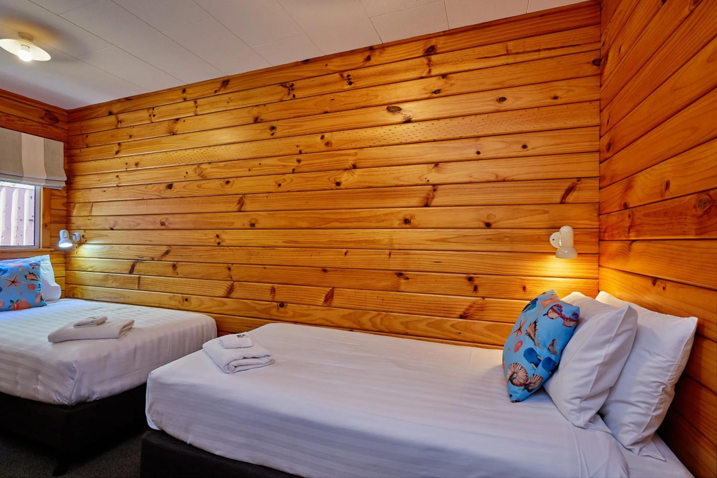 Bedroom, Bed in Panorama Motel