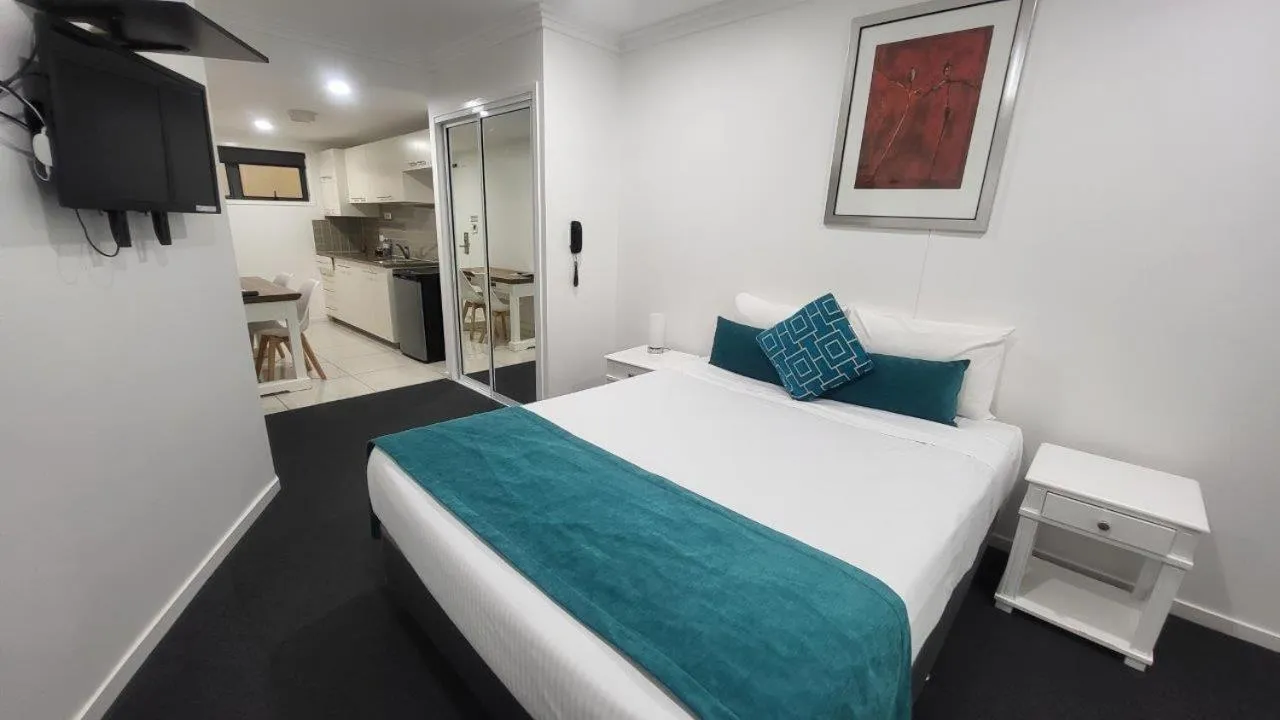 Bed in Eden by the Bay