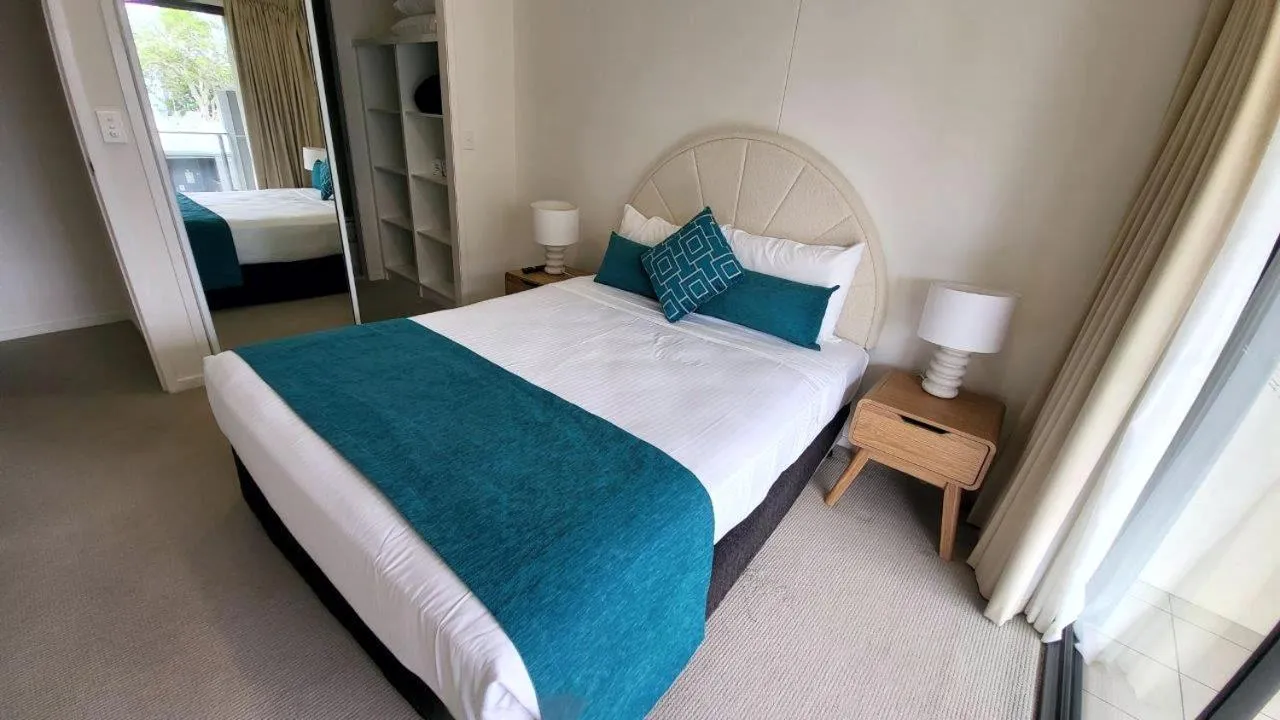 Bed in Eden by the Bay