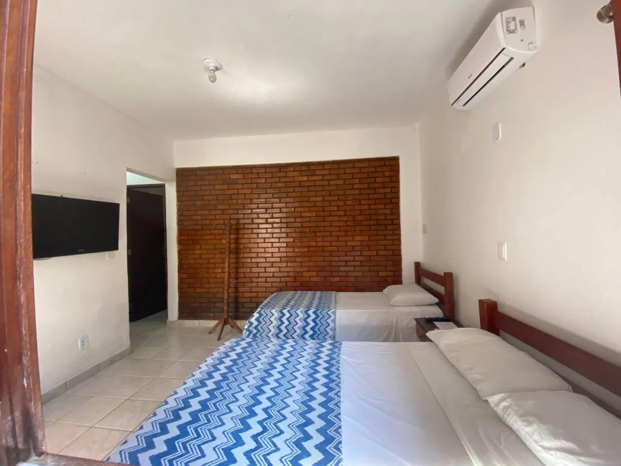 Photo of the whole room, Bed in Pousada Luz do Porto