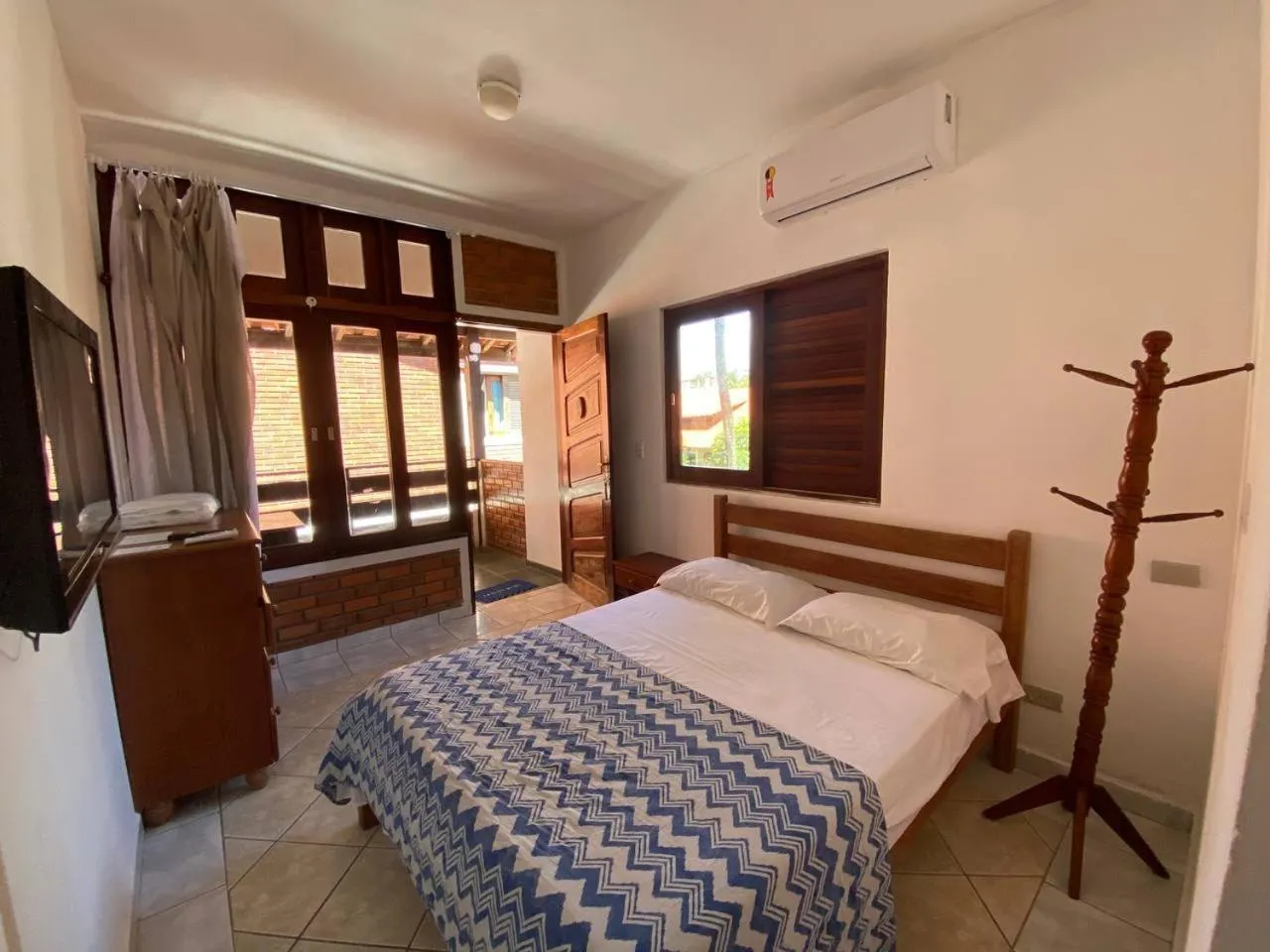 Photo of the whole room, Bed in Pousada Luz do Porto