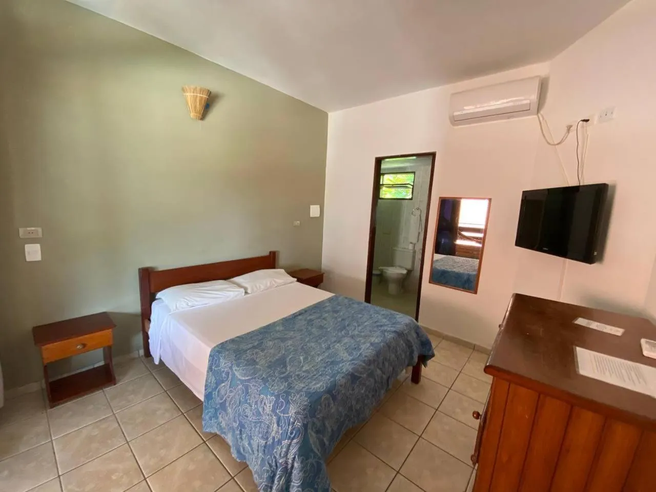 Photo of the whole room, Bed in Pousada Luz do Porto