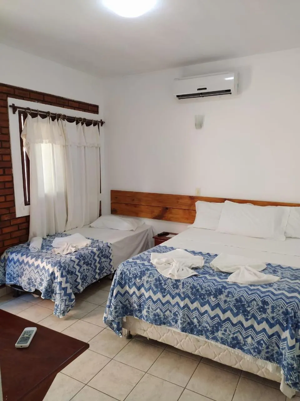 Photo of the whole room, Bed in Pousada Luz do Porto