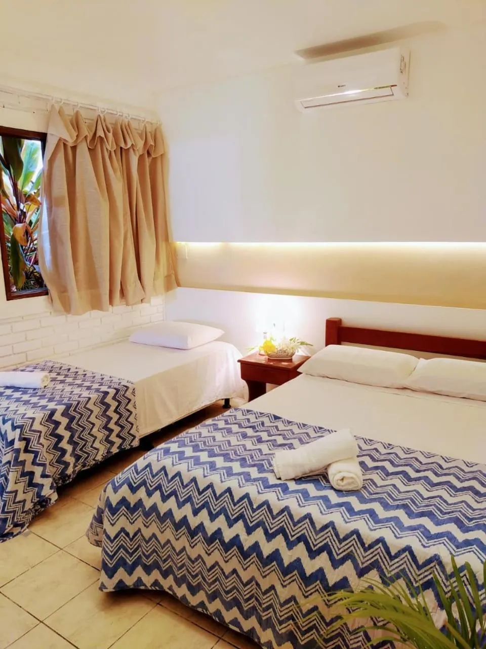 Photo of the whole room, Bed in Pousada Luz do Porto