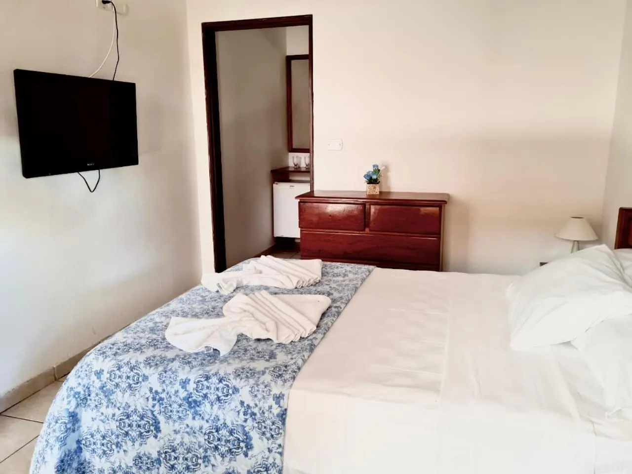 Photo of the whole room, Bed in Pousada Luz do Porto